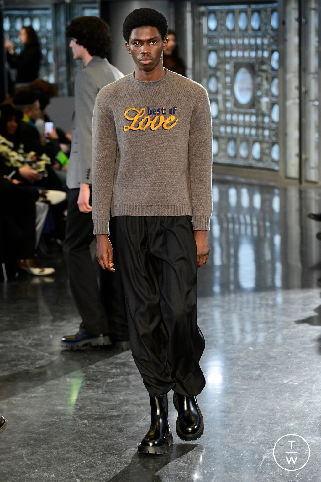 Fashion Week Paris Fall/Winter 2024 look 6 de la collection Burc Akyol menswear