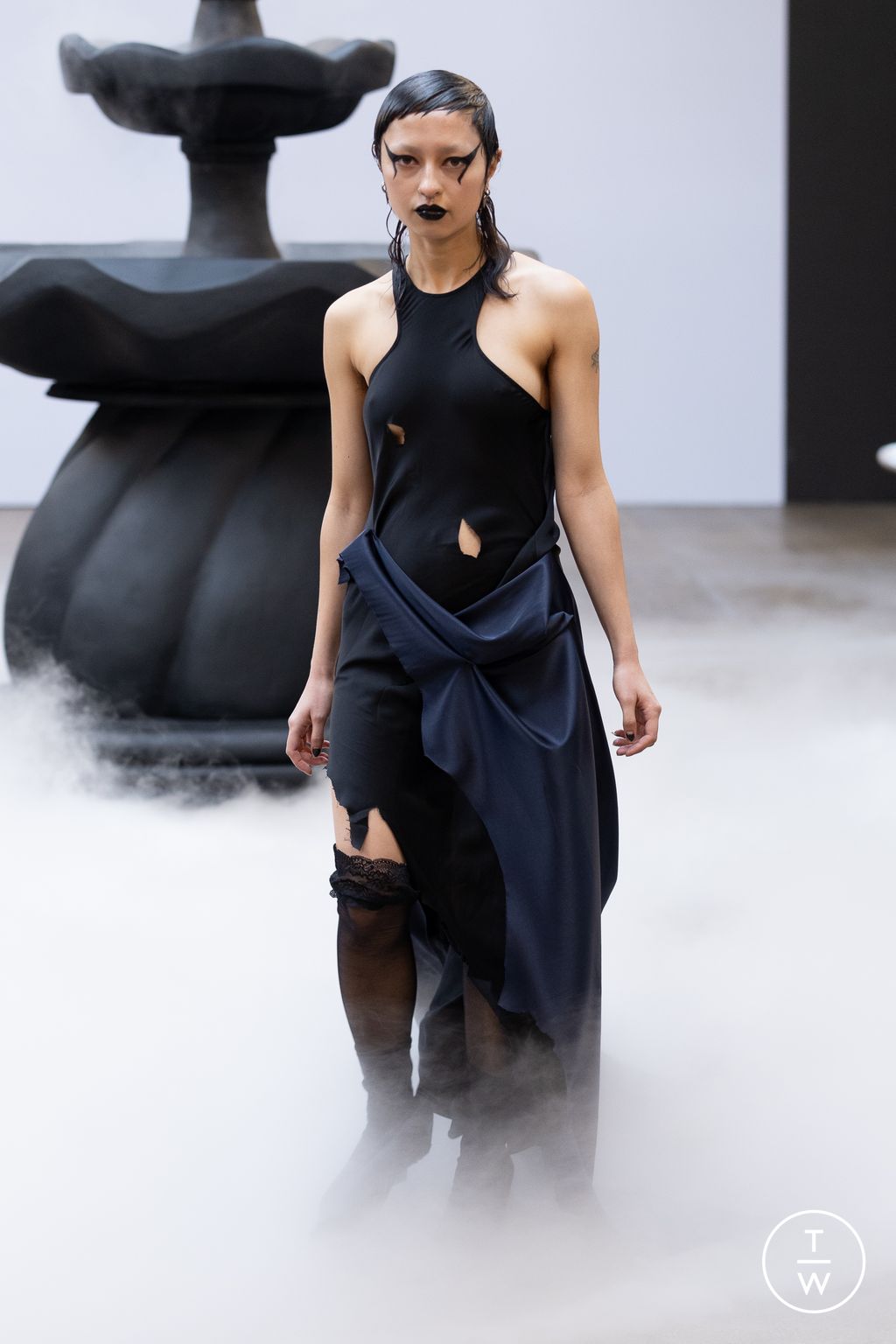Fashion Week London Fall/Winter 2023 look 7 de la collection Buerlangma womenswear