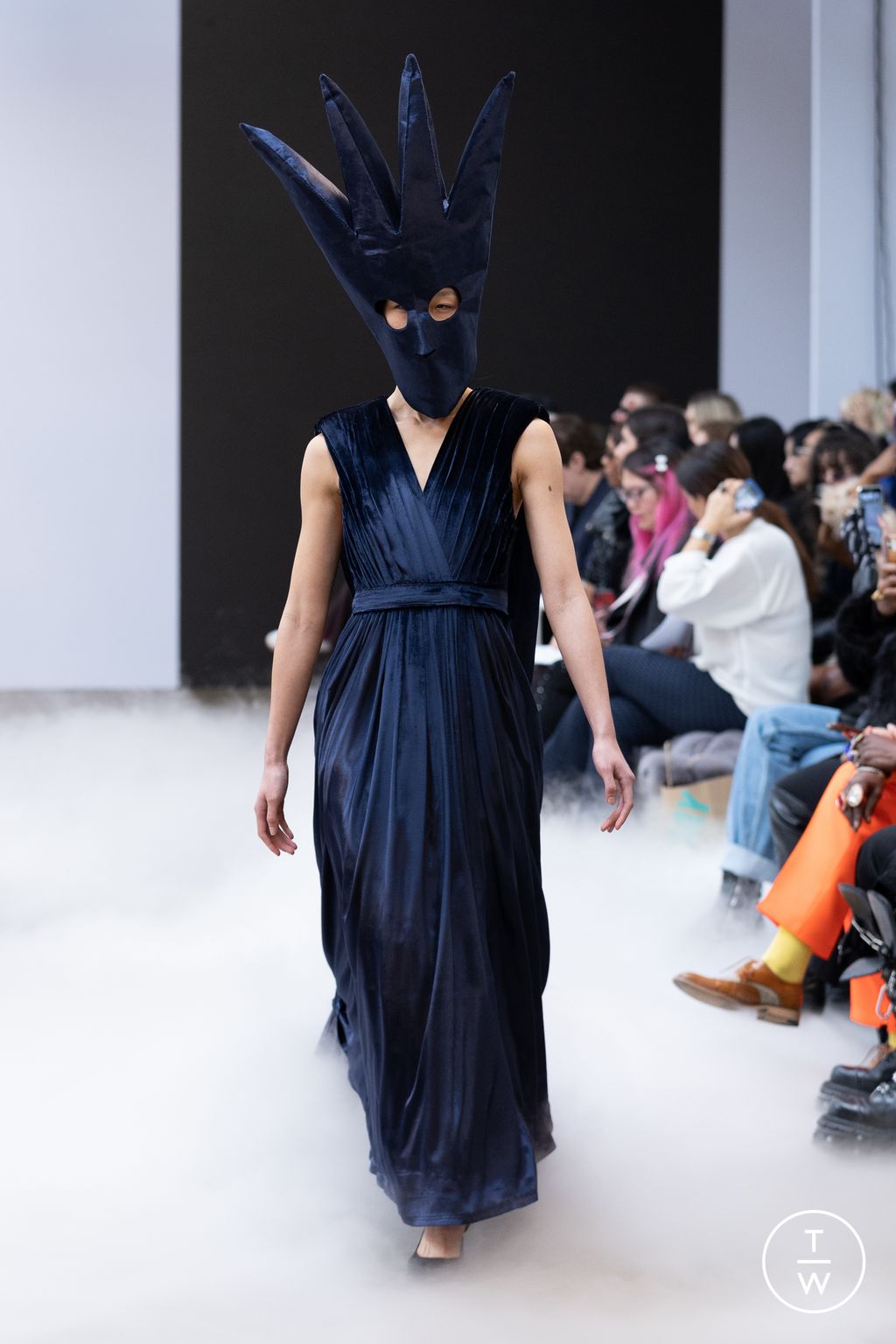 Fashion Week London Fall/Winter 2023 look 13 de la collection Buerlangma womenswear