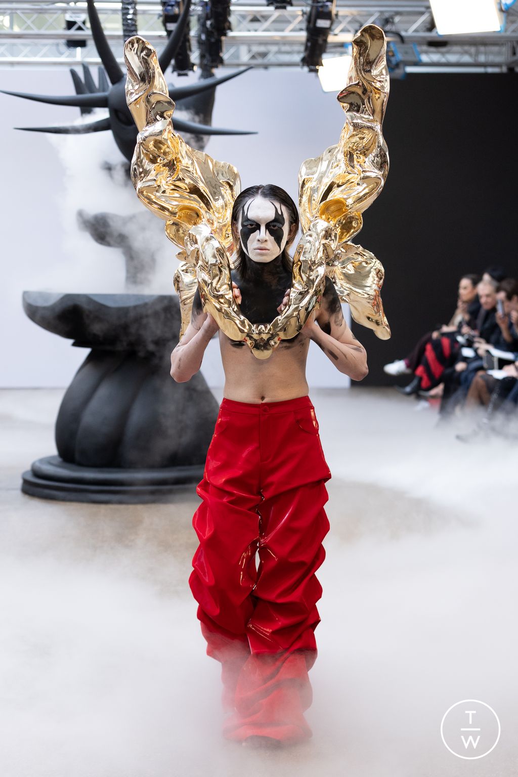 Fashion Week London Fall/Winter 2023 look 15 from the Buerlangma collection womenswear