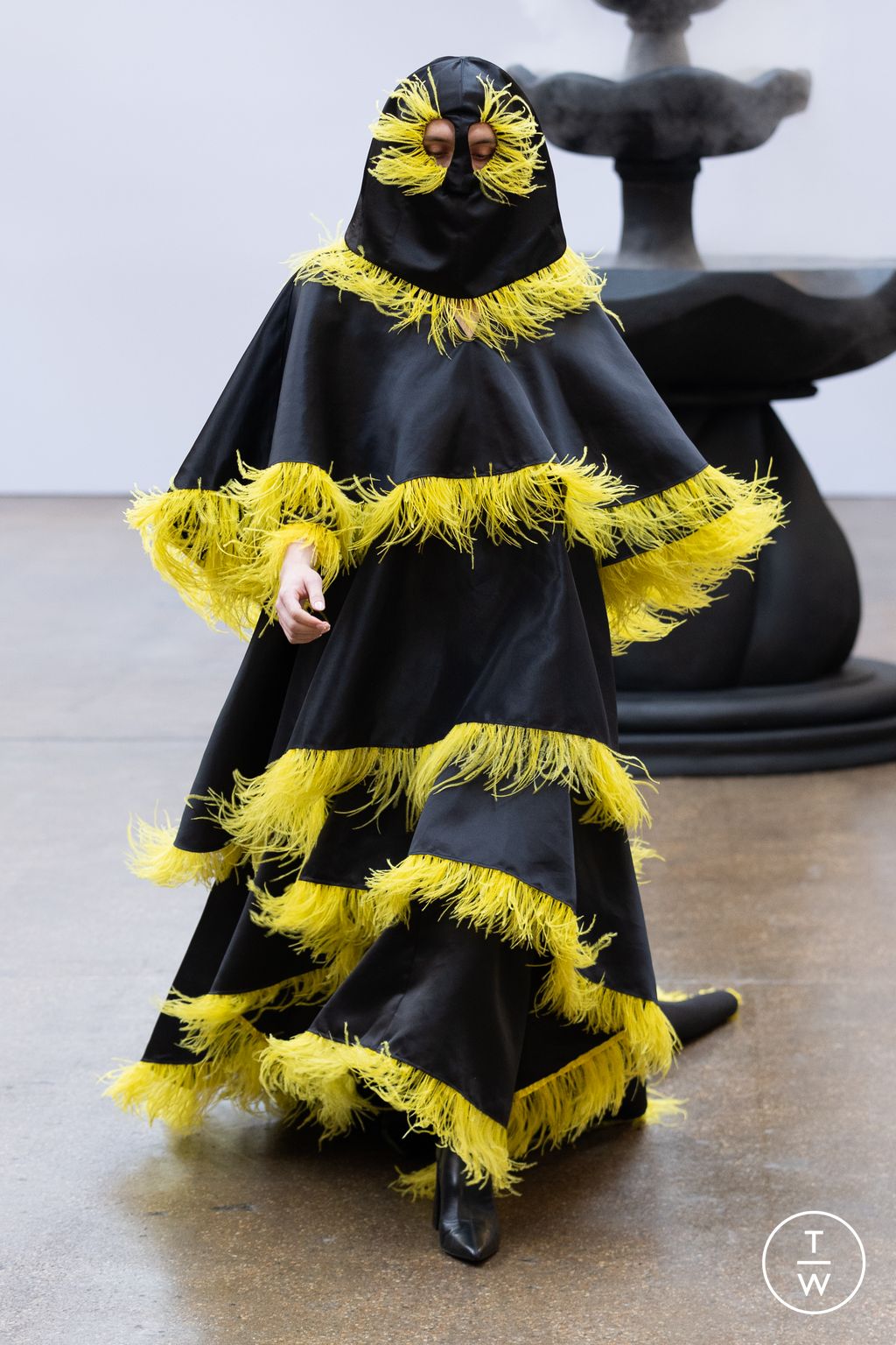 Fashion Week London Fall/Winter 2023 look 20 from the Buerlangma collection womenswear