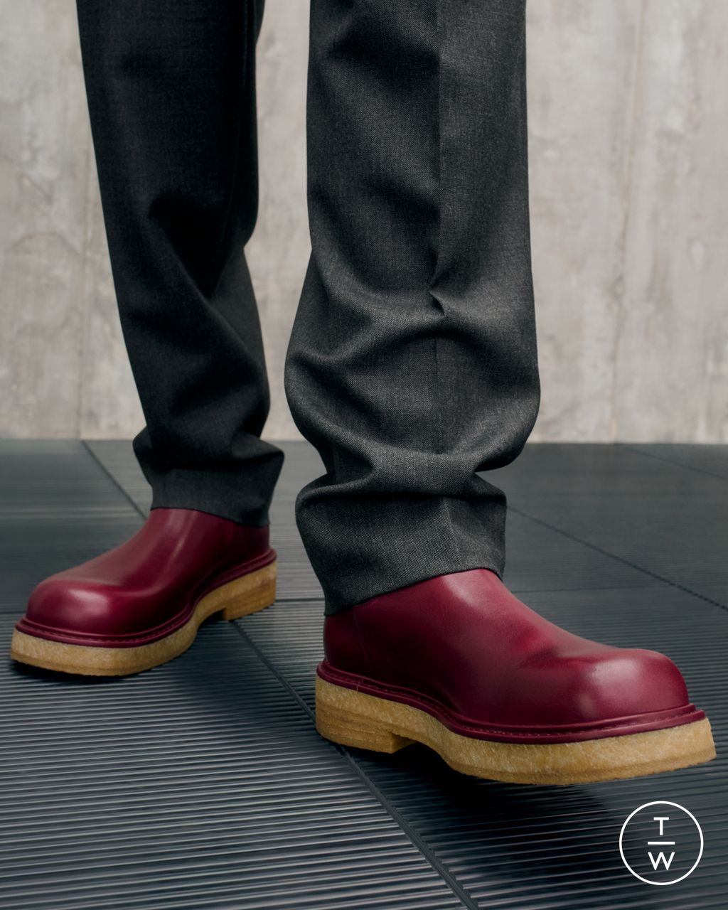 Fashion Week Milan Resort 2025 look 12 from the Bottega Veneta collection womenswear accessories