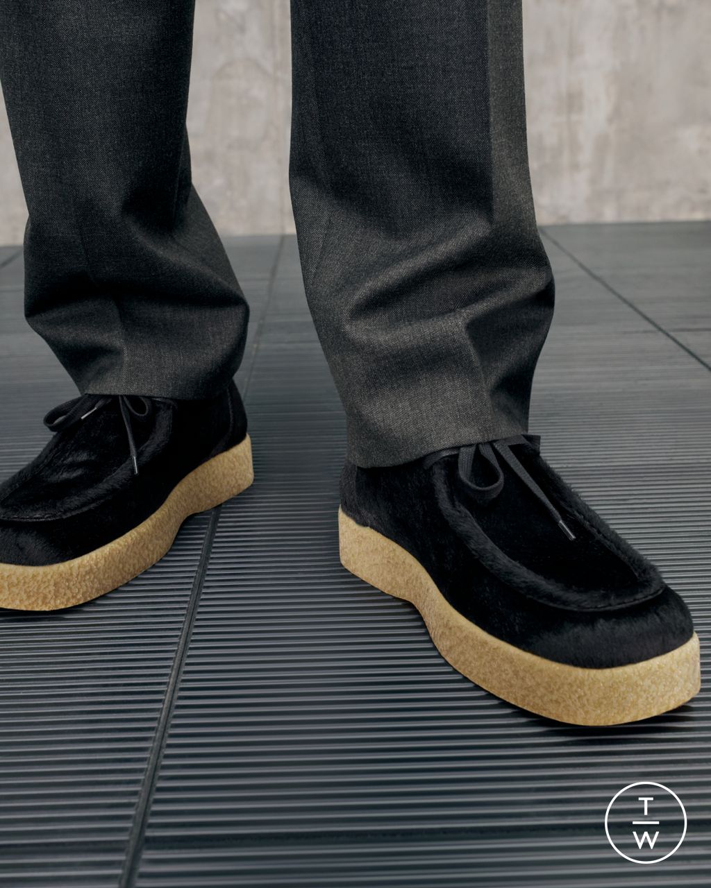 Fashion Week Milan Resort 2025 look 22 from the Bottega Veneta collection womenswear accessories