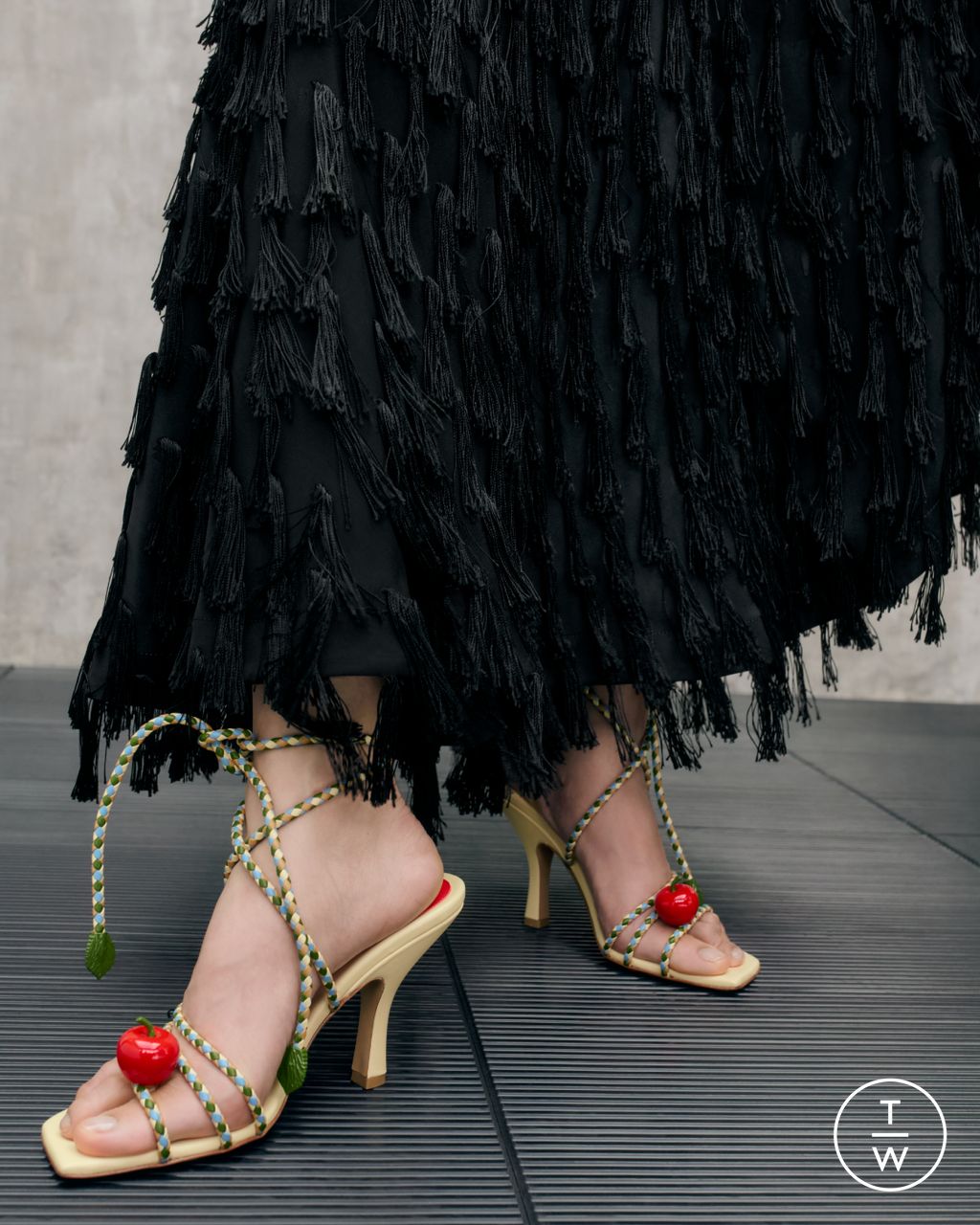 Fashion Week Milan Resort 2025 look 23 from the Bottega Veneta collection womenswear accessories