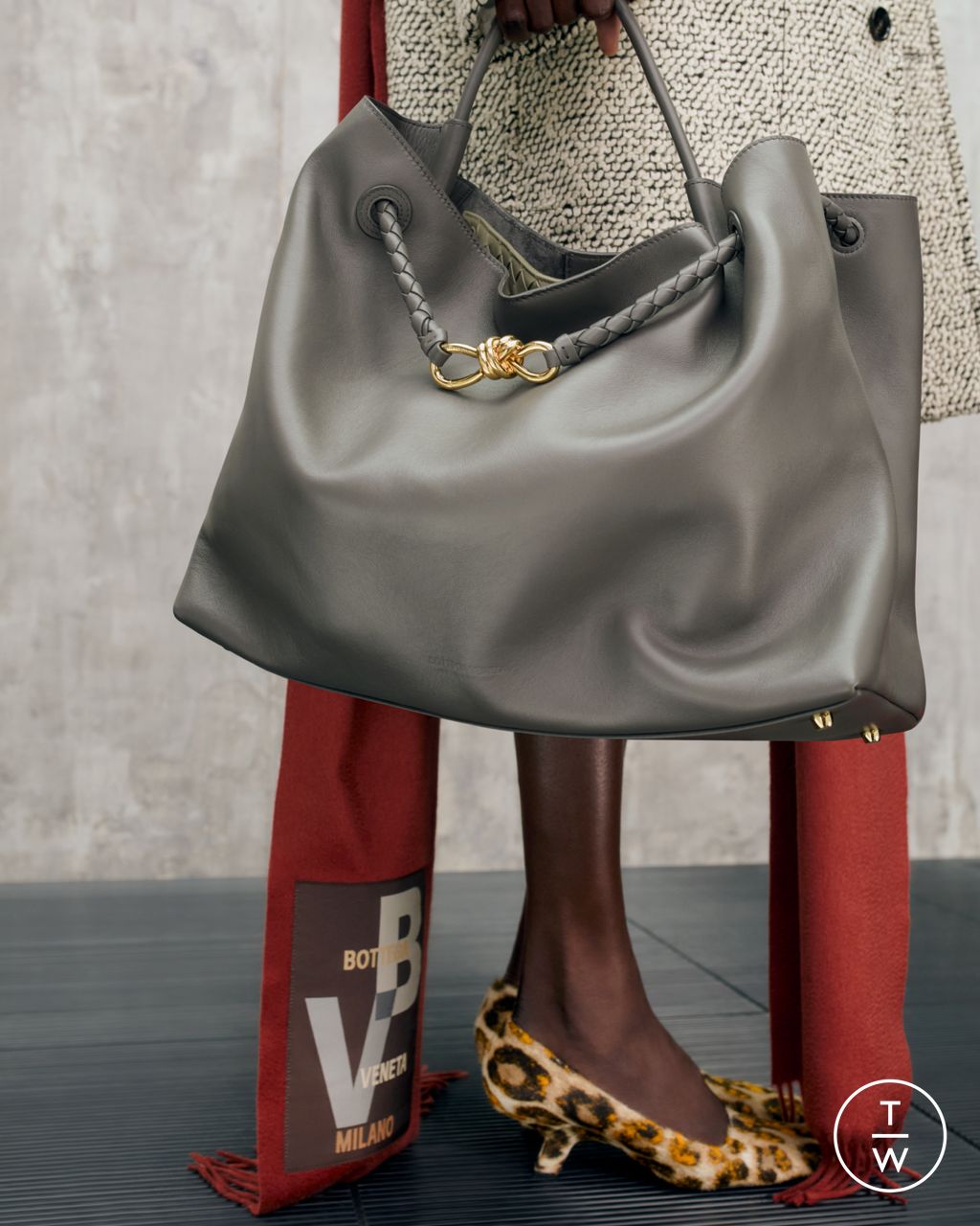 Fashion Week Milan Resort 2025 look 24 from the Bottega Veneta collection womenswear accessories