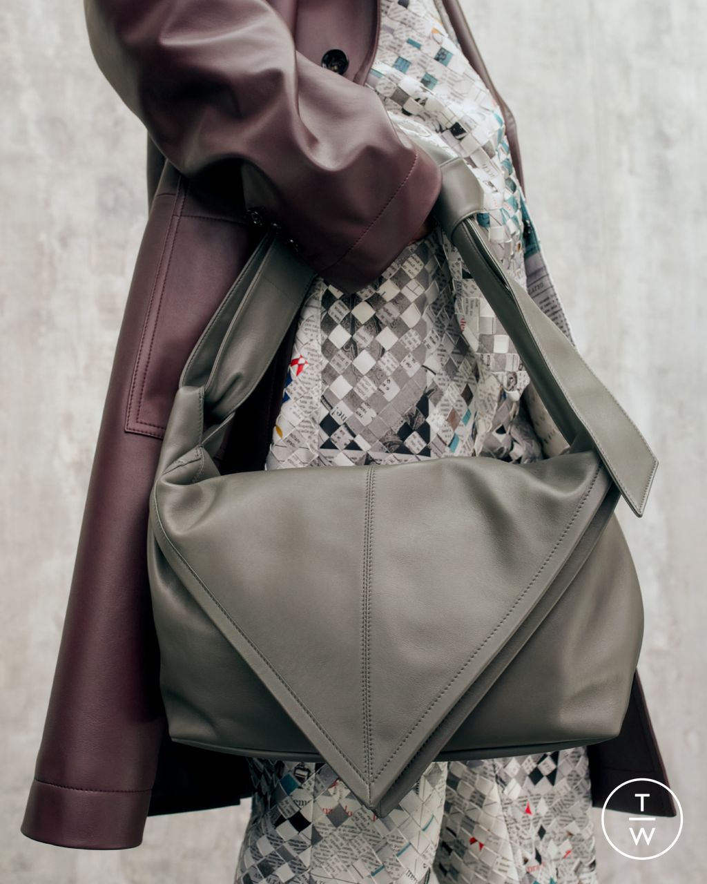 Fashion Week Milan Resort 2025 look 25 from the Bottega Veneta collection womenswear accessories