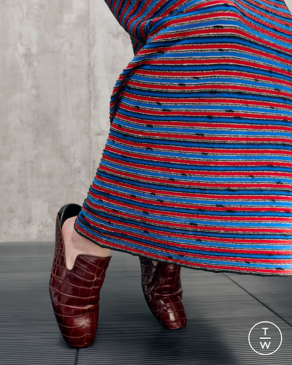 Fashion Week Milan Resort 2025 look 26 from the Bottega Veneta collection womenswear accessories