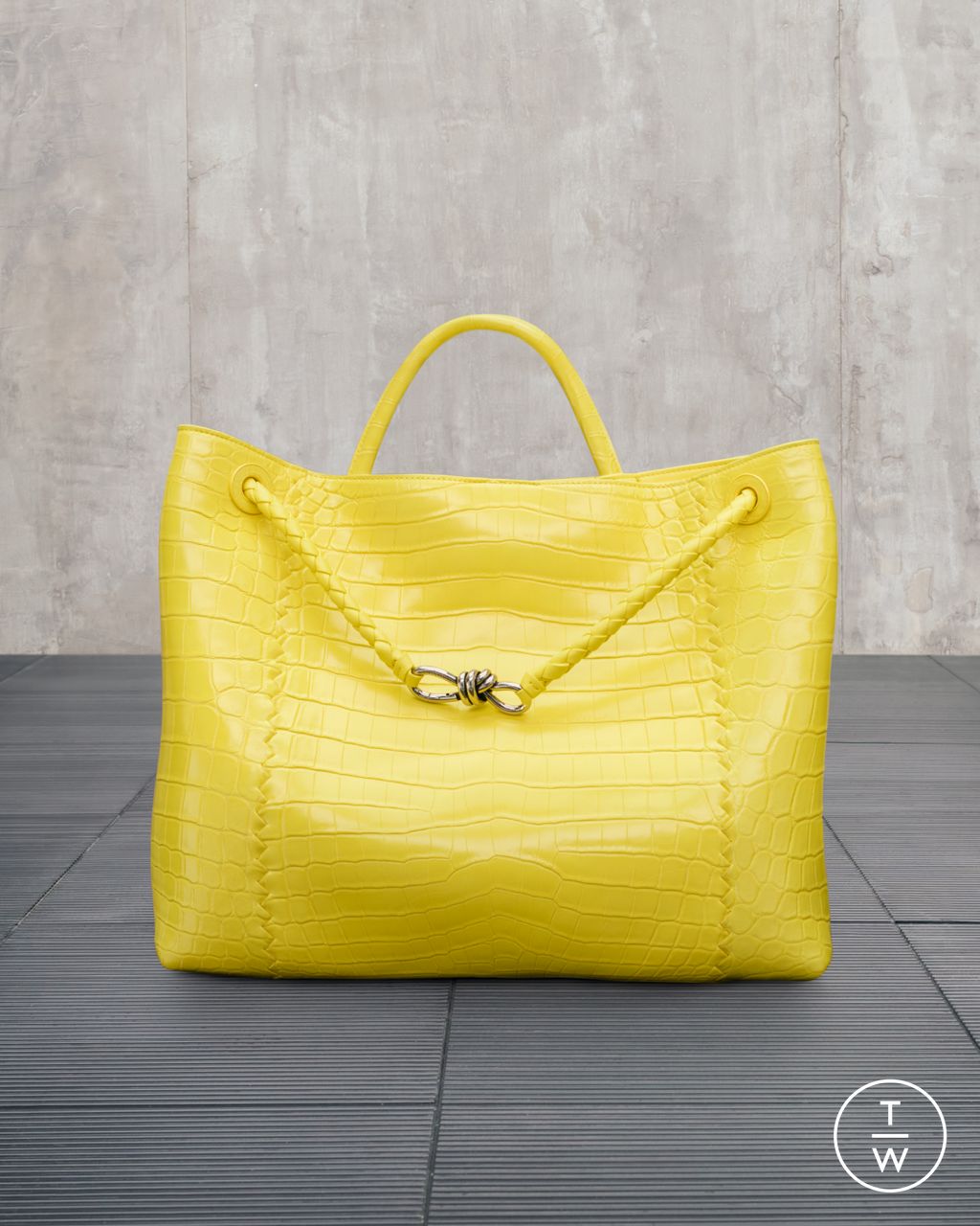 Fashion Week Milan Resort 2025 look 27 from the Bottega Veneta collection womenswear accessories