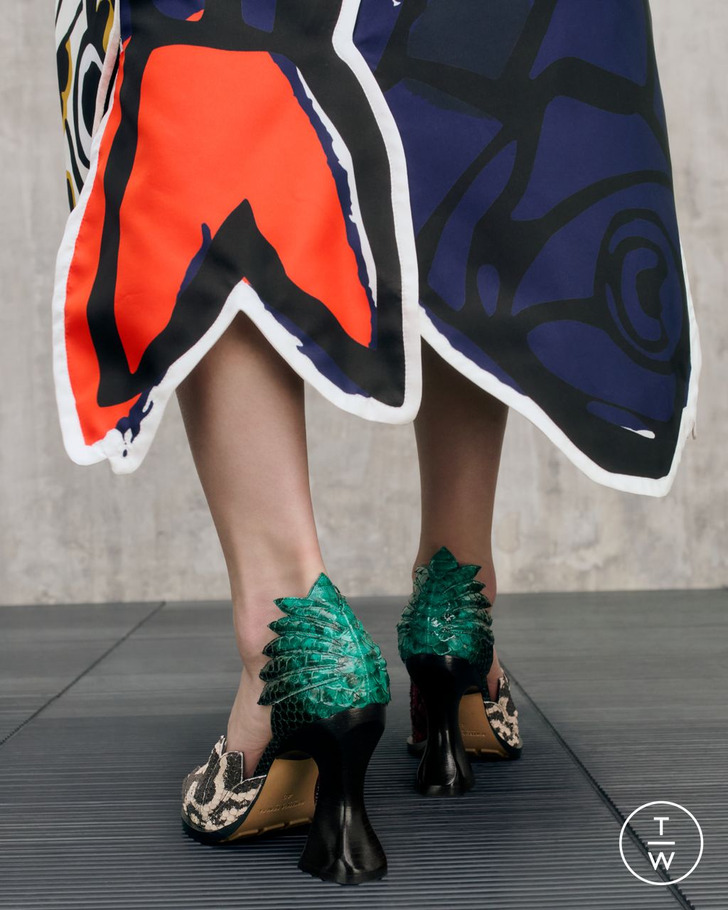 Fashion Week Milan Resort 2025 look 31 from the Bottega Veneta collection womenswear accessories