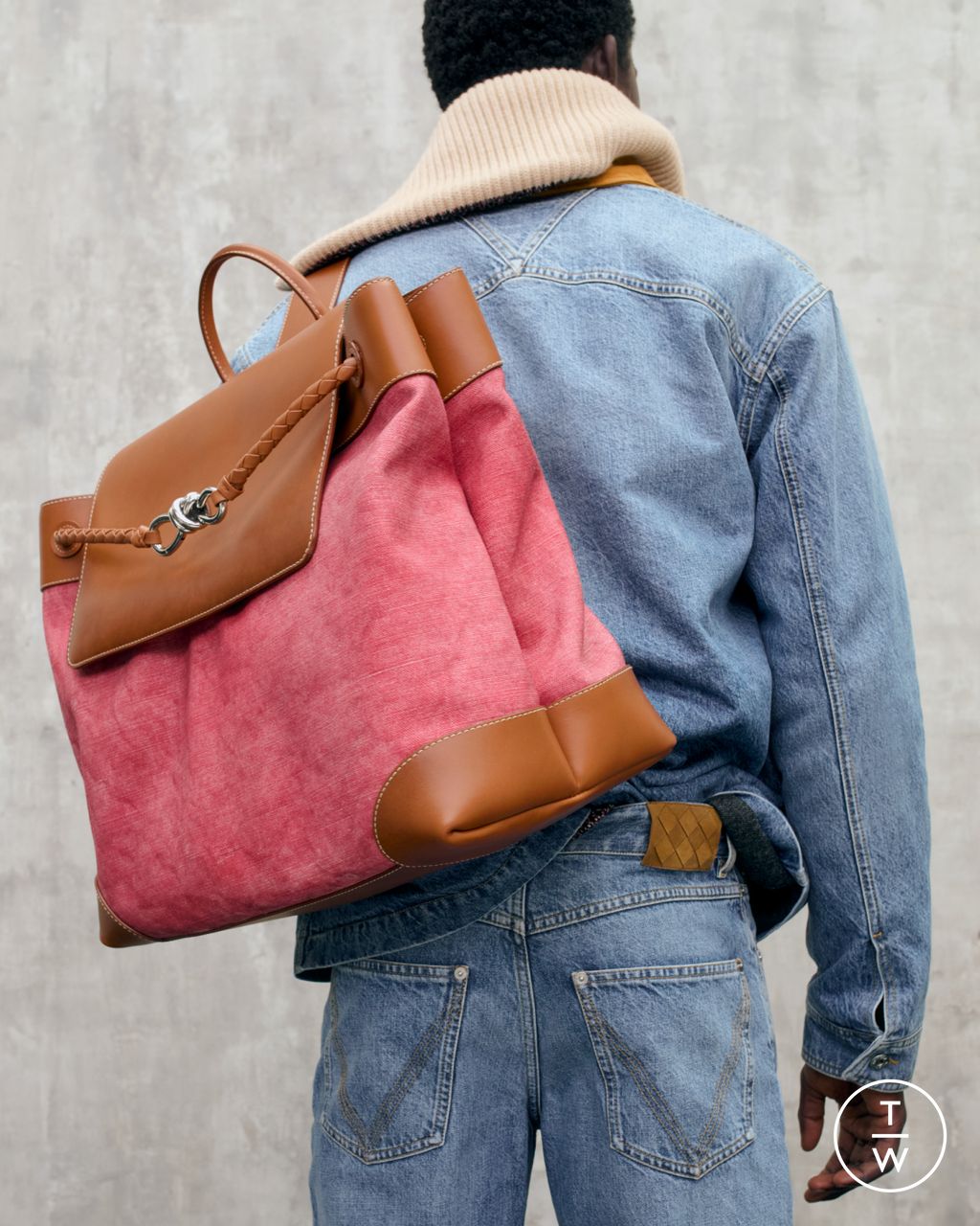 Fashion Week Milan Resort 2025 look 38 from the Bottega Veneta collection womenswear accessories