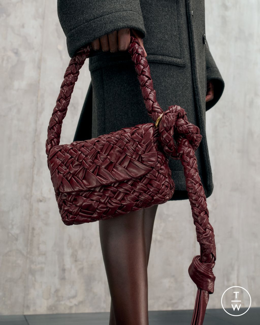 Fashion Week Milan Resort 2025 look 42 from the Bottega Veneta collection womenswear accessories