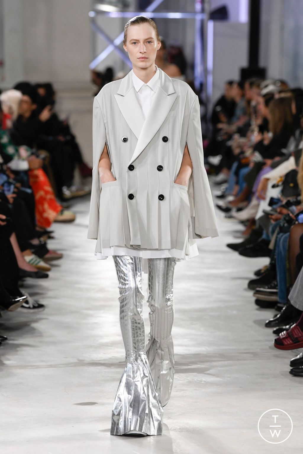 Fashion Week Paris Spring/Summer 2023 look 37 from the Sacai collection 女装