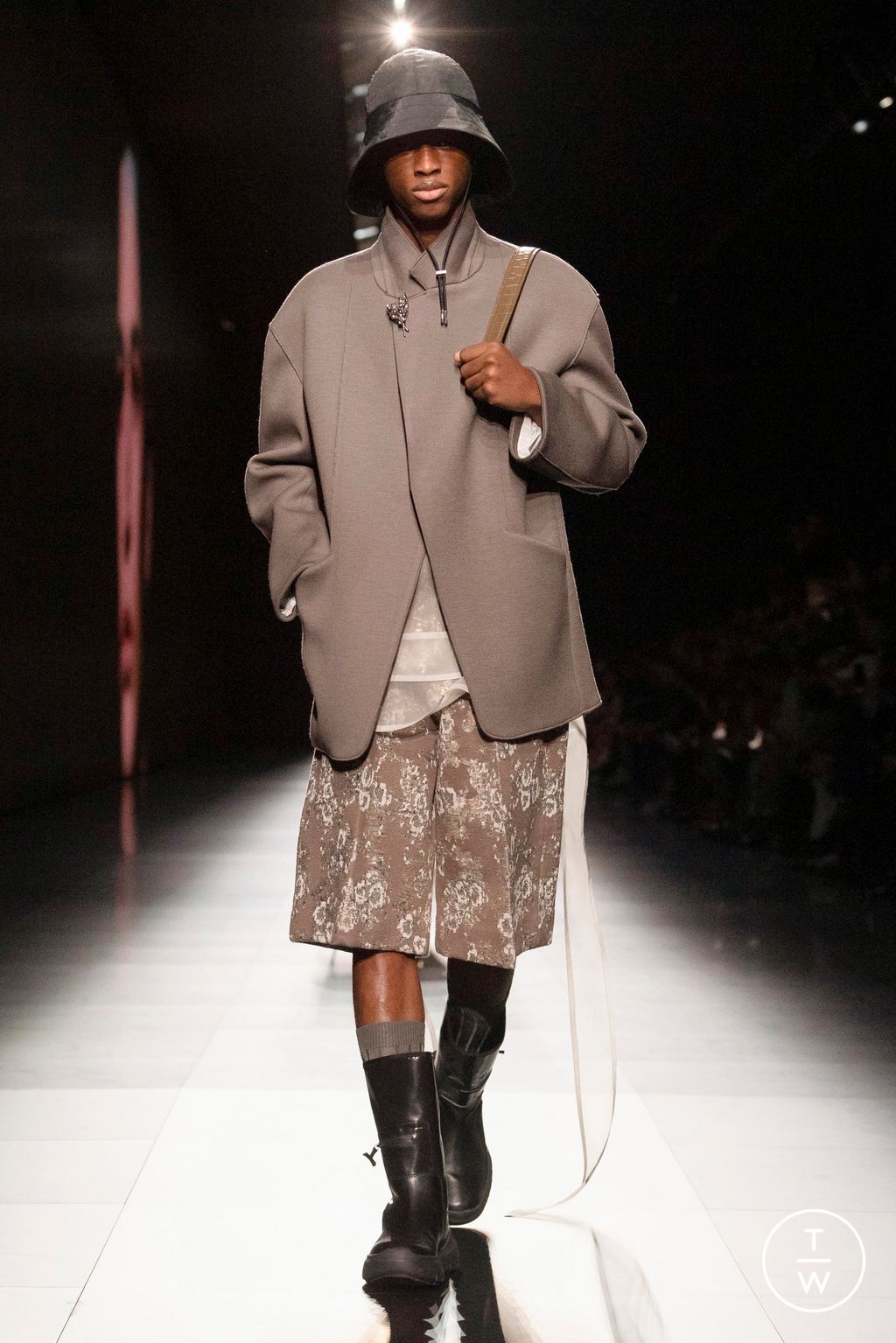 Fashion Week Paris Fall/Winter 2023 look 51 from the Dior Men collection menswear