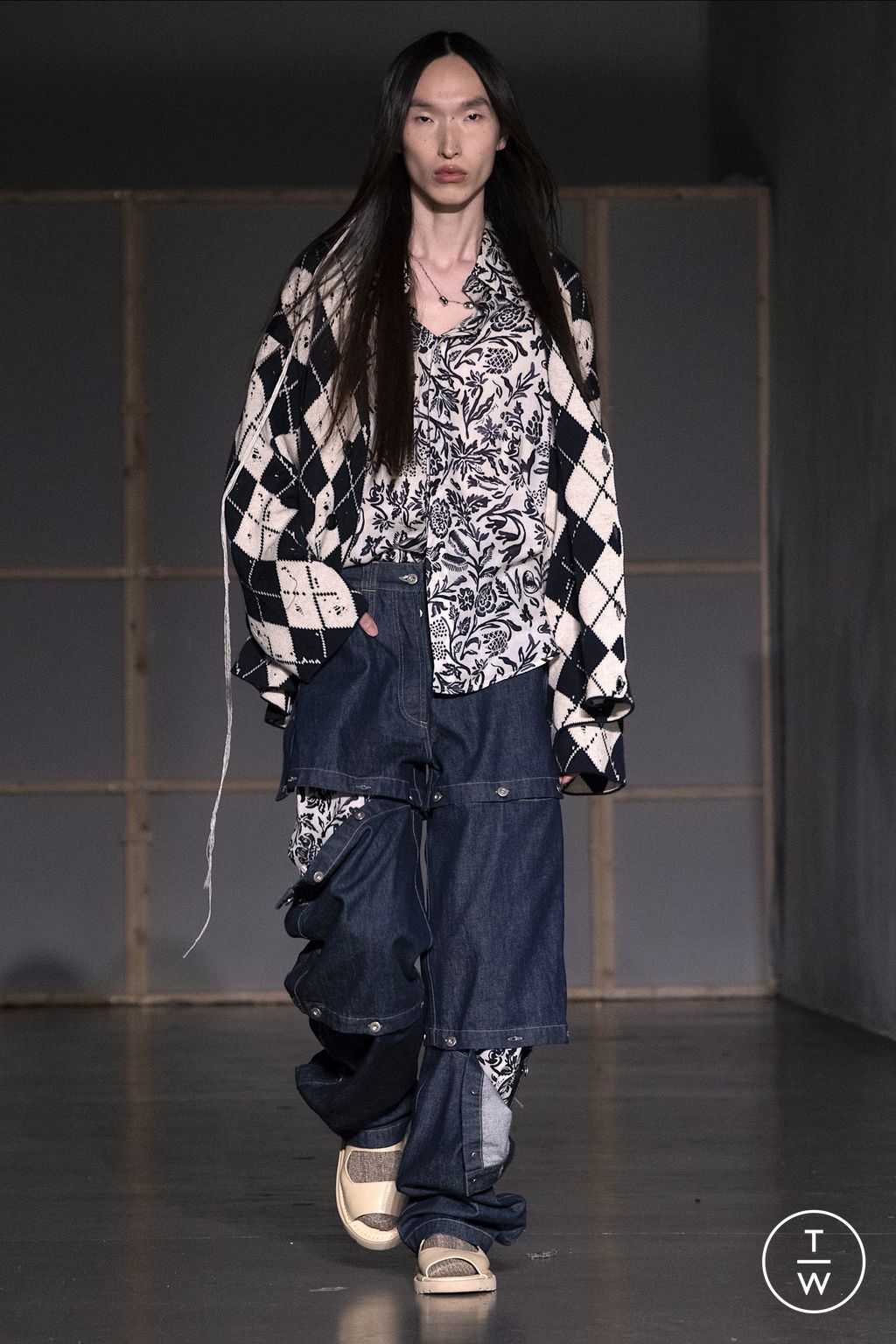 Fashion Week Milan Fall/Winter 2023 look 36 de la collection Federico Cina menswear