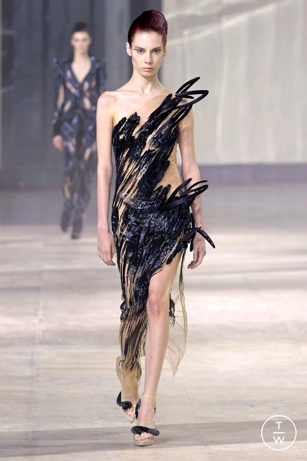 Fashion Week Paris Spring/Summer 2023 look 12 de la collection Gaurav Gupta couture