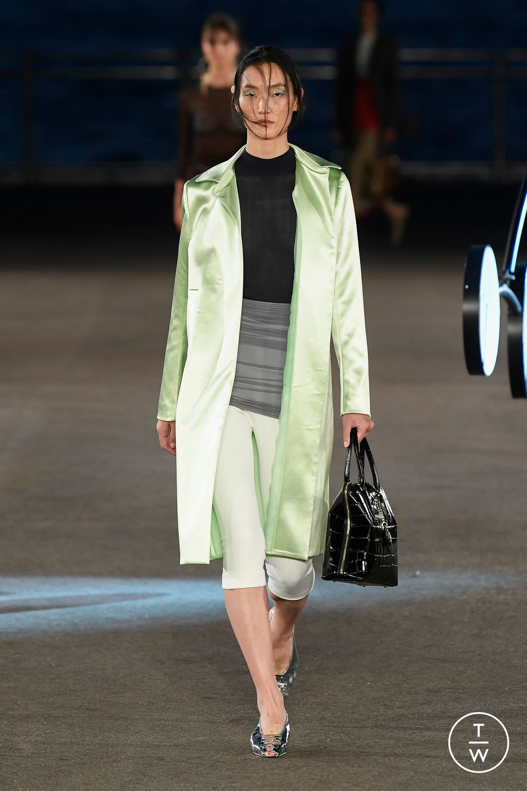 Fashion Week New York Spring/Summer 2023 look 2 from the Tory Burch collection womenswear
