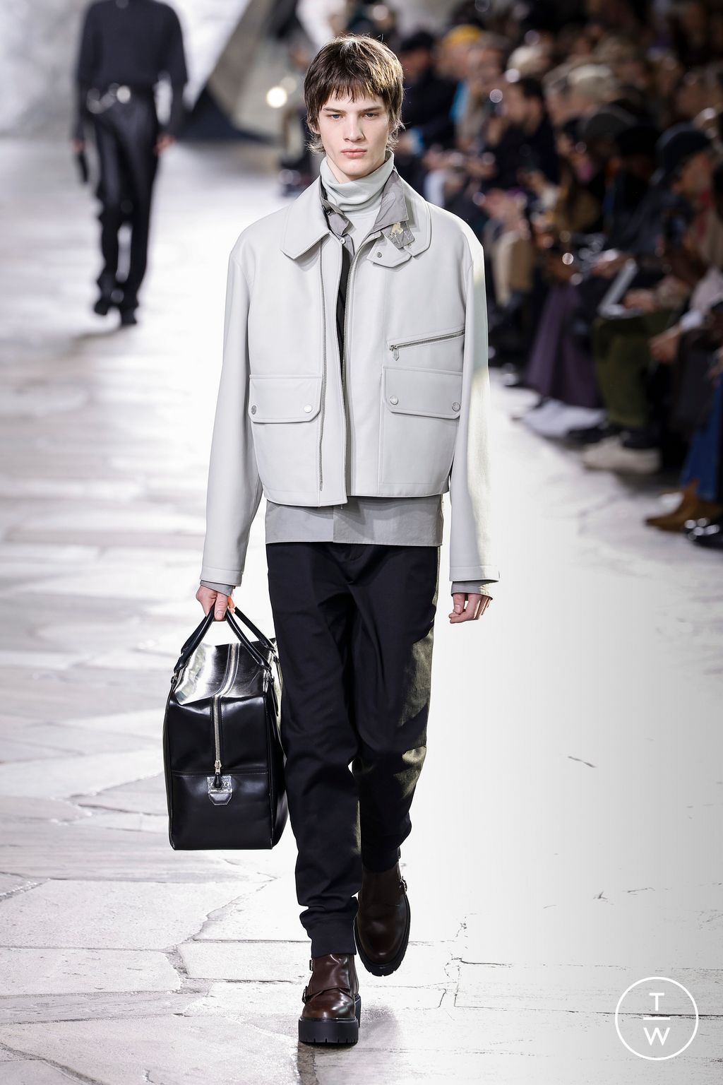 Fashion Week Paris Fall/Winter 2023 look 2 from the Hermès collection menswear