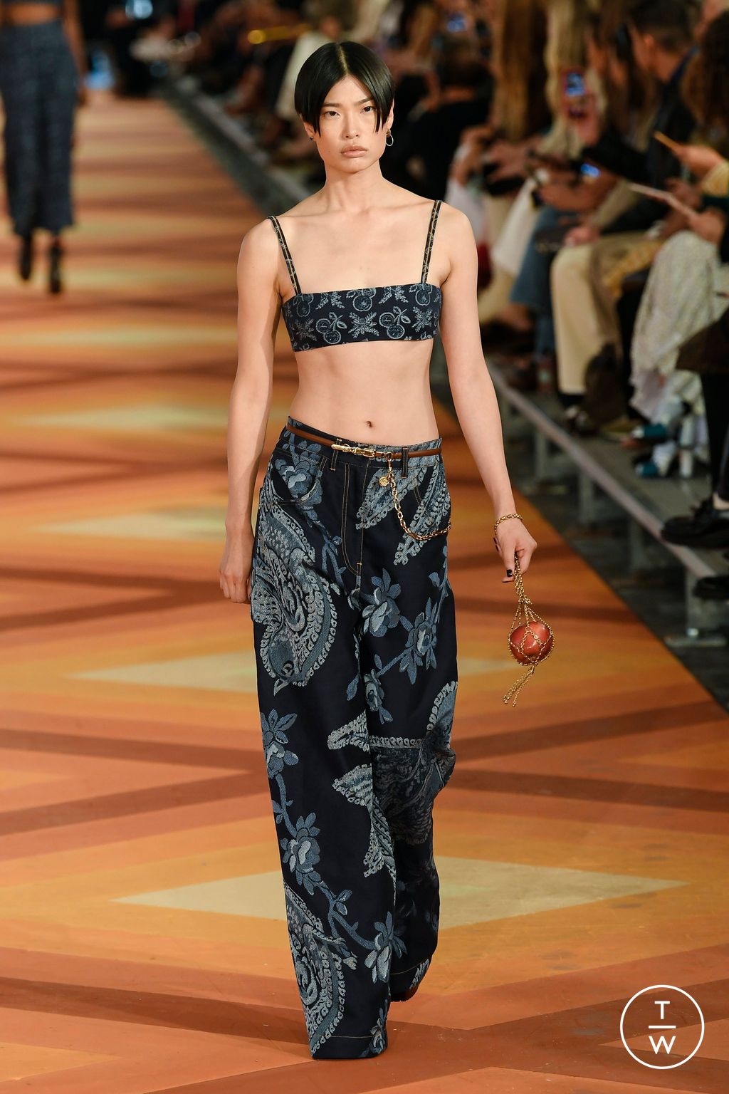 Fashion Week Milan Spring/Summer 2023 look 1 from the Etro collection 女装