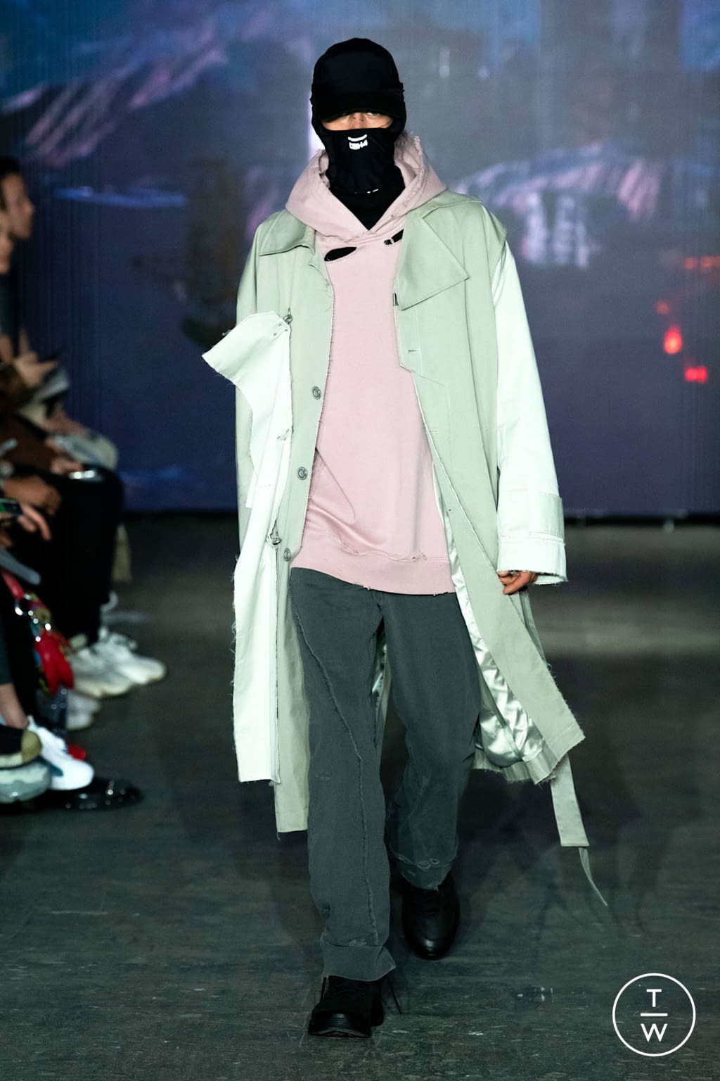 Fashion Week London Spring/Summer 2020 look 4 from the C2H4 collection 男装