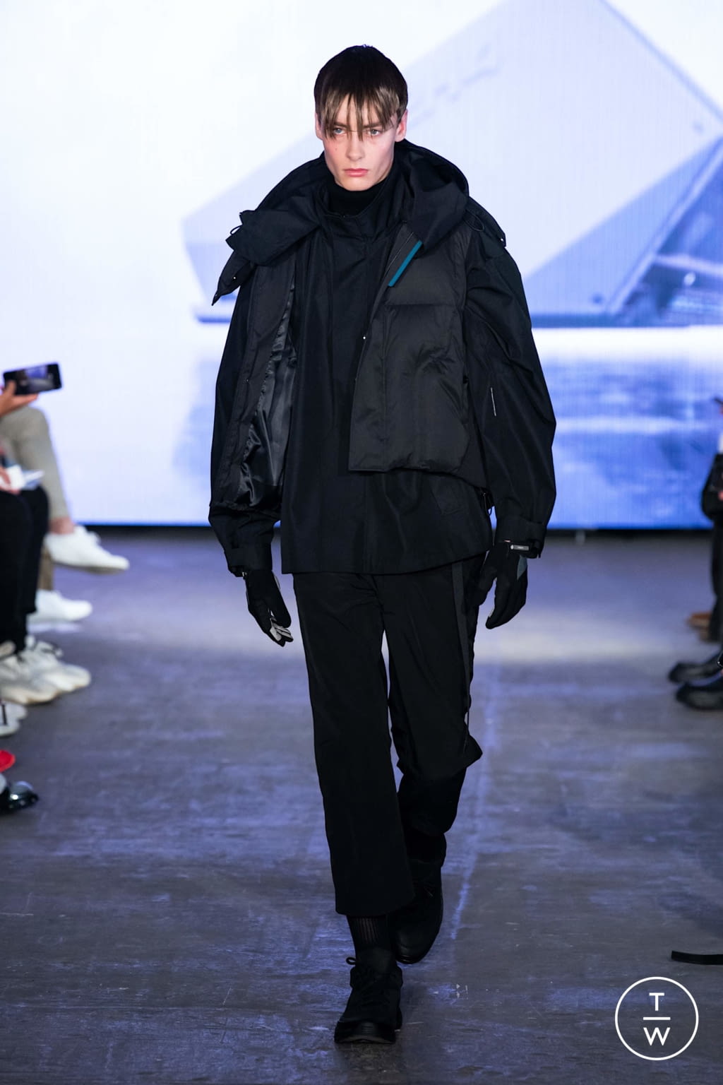 Fashion Week London Spring/Summer 2020 look 25 from the C2H4 collection 男装