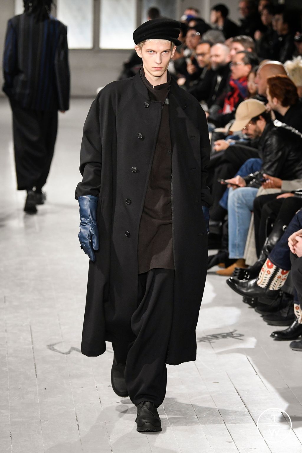 Fashion Week Paris Fall/Winter 2023 look 31 from the Yohji Yamamoto collection menswear