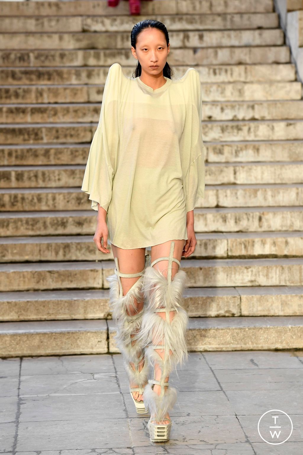 Fashion Week Paris Spring/Summer 2023 look 4 from the Rick Owens collection 女装