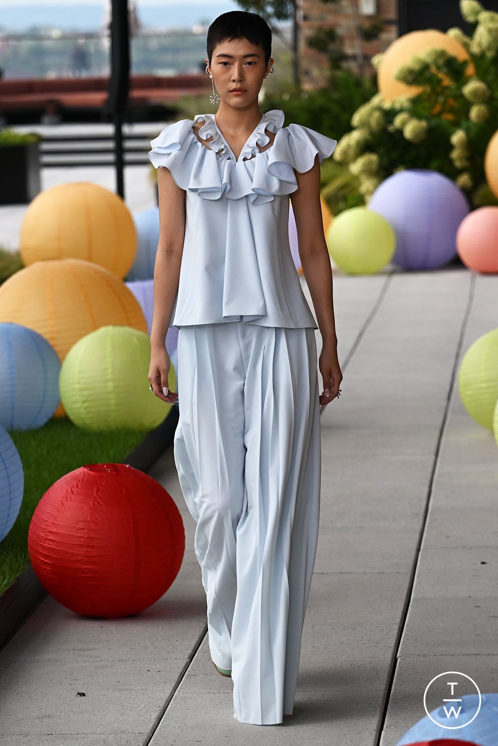 Fashion Week New York Spring/Summer 2023 look 2 from the Adeam collection 女装