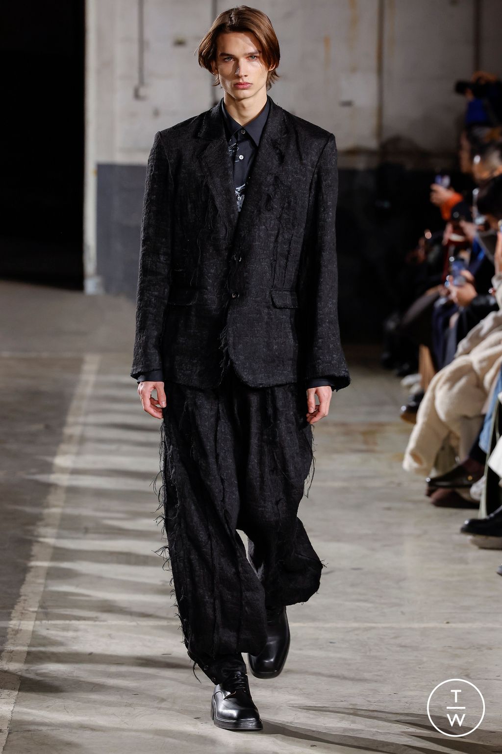 Fashion Week Paris Fall/Winter 2023 look 2 from the TAAKK collection menswear