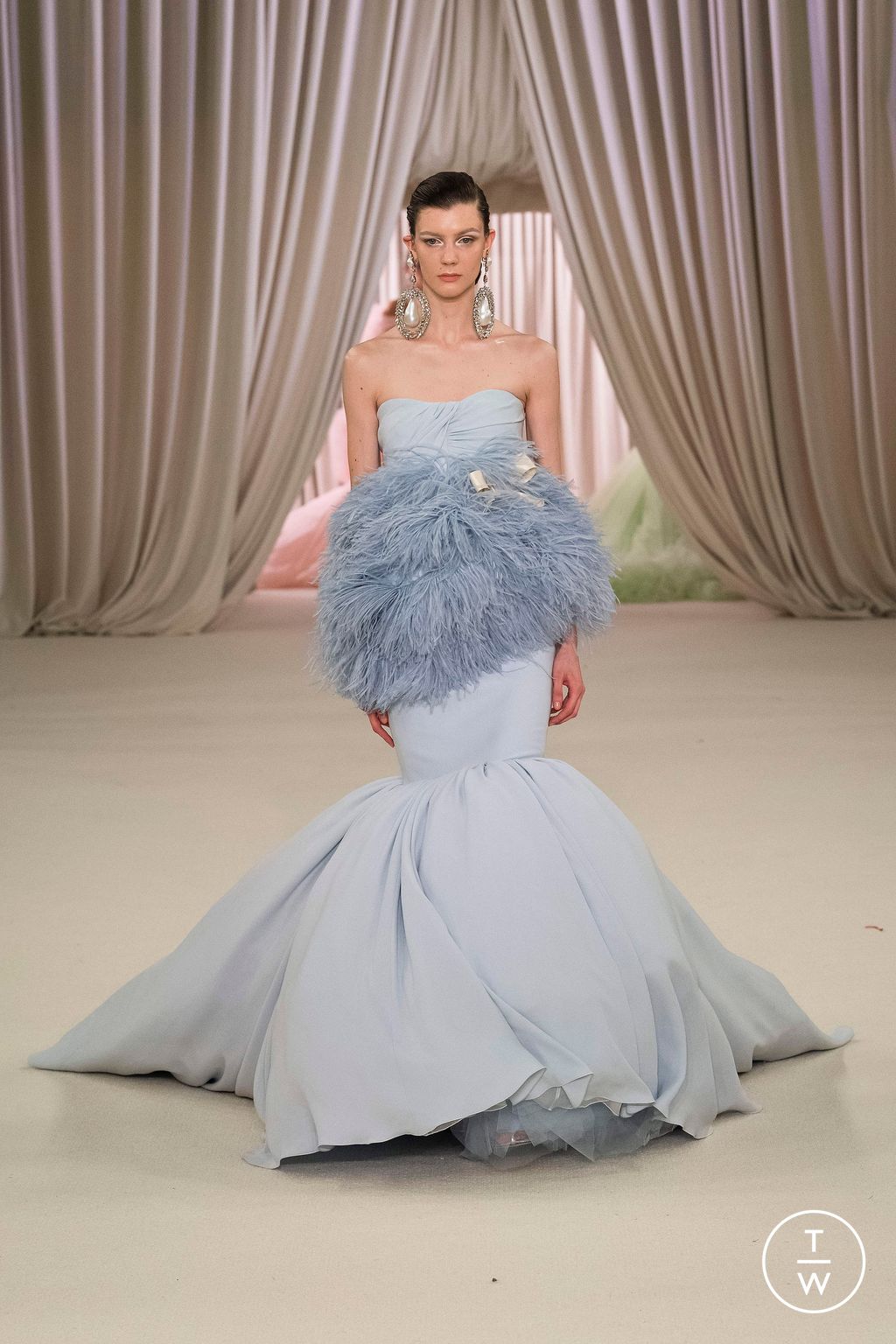 Fashion Week Paris Spring/Summer 2023 look 31 from the Giambattista Valli collection couture