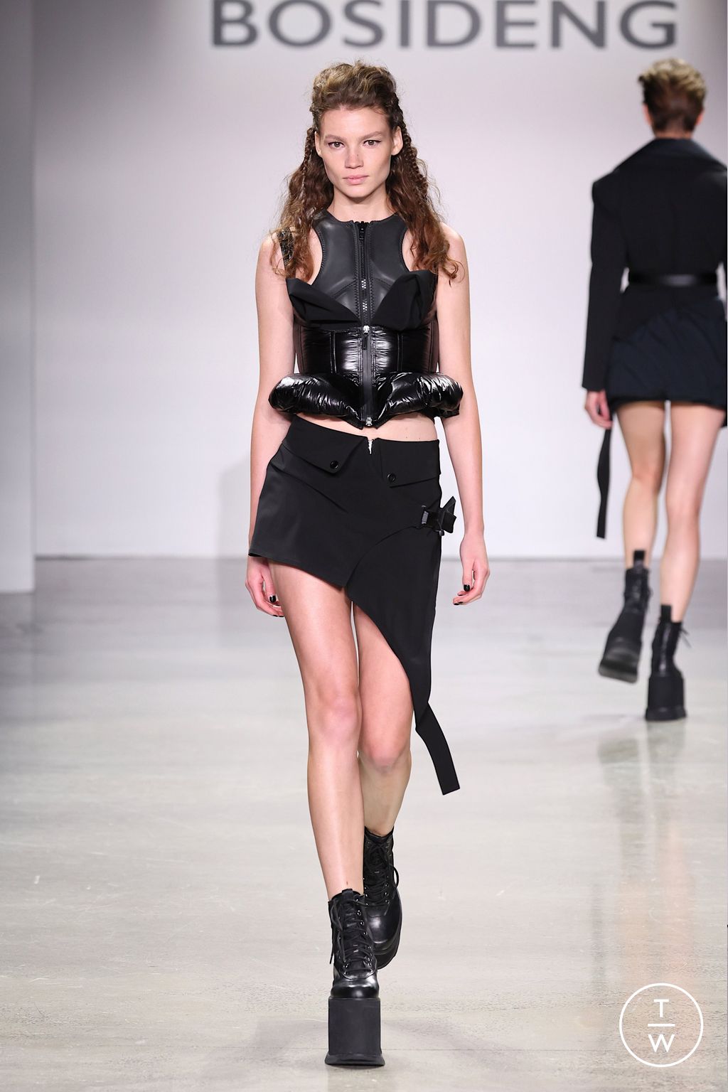 Fashion Week New York Spring/Summer 2023 look 11 de la collection Bosideng womenswear