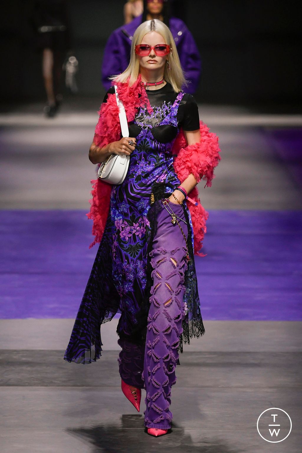 Fashion Week Milan Spring/Summer 2023 look 25 from the Versace collection womenswear