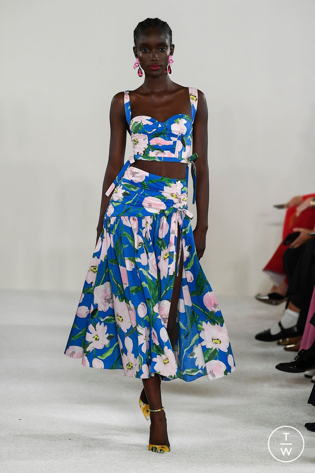 Fashion Week New York Spring/Summer 2023 look 41 from the Carolina Herrera collection womenswear