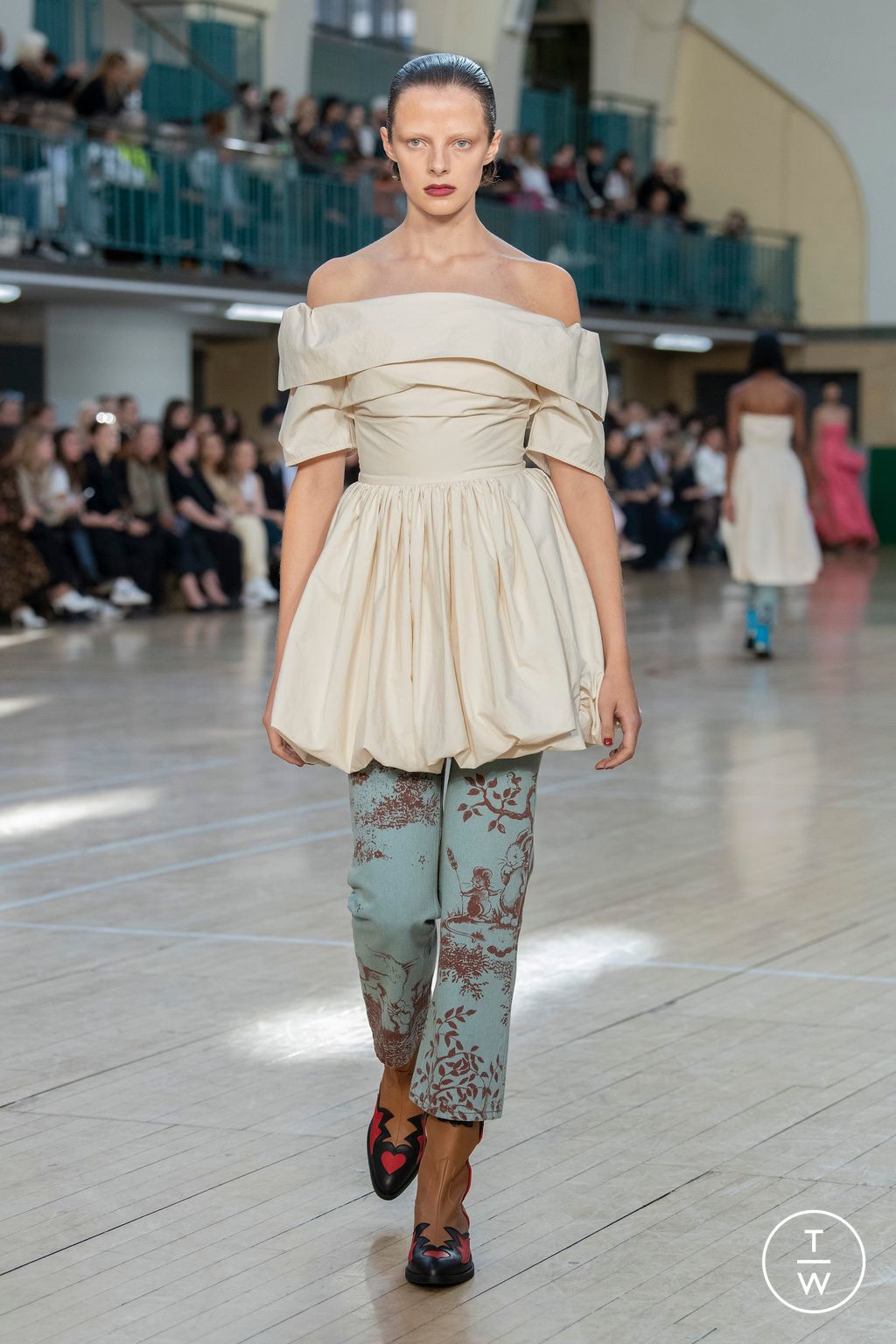 Fashion Week London Spring/Summer 2023 look 3 de la collection Molly Goddard womenswear
