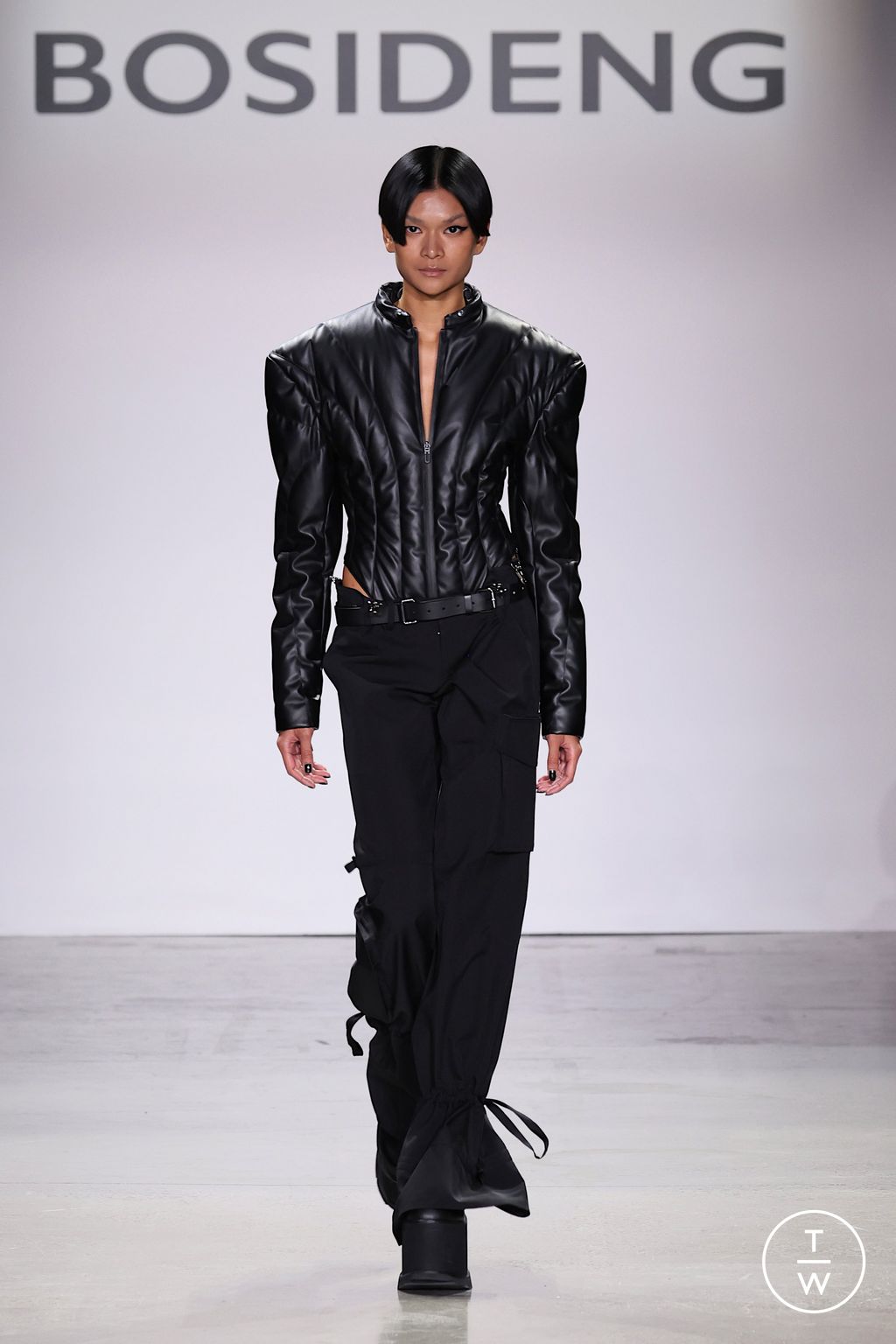 Fashion Week New York Spring/Summer 2023 look 10 from the Bosideng collection 女装