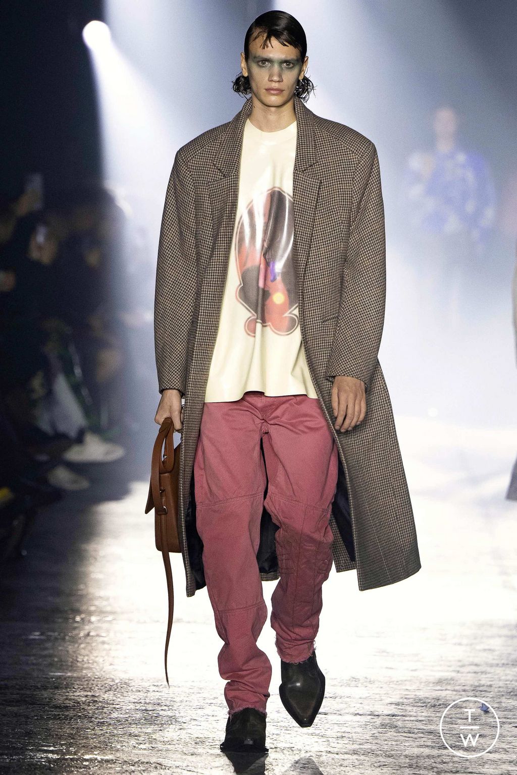 Fashion Week Milan Fall/Winter 2023 look 7 de la collection Jordanluca menswear