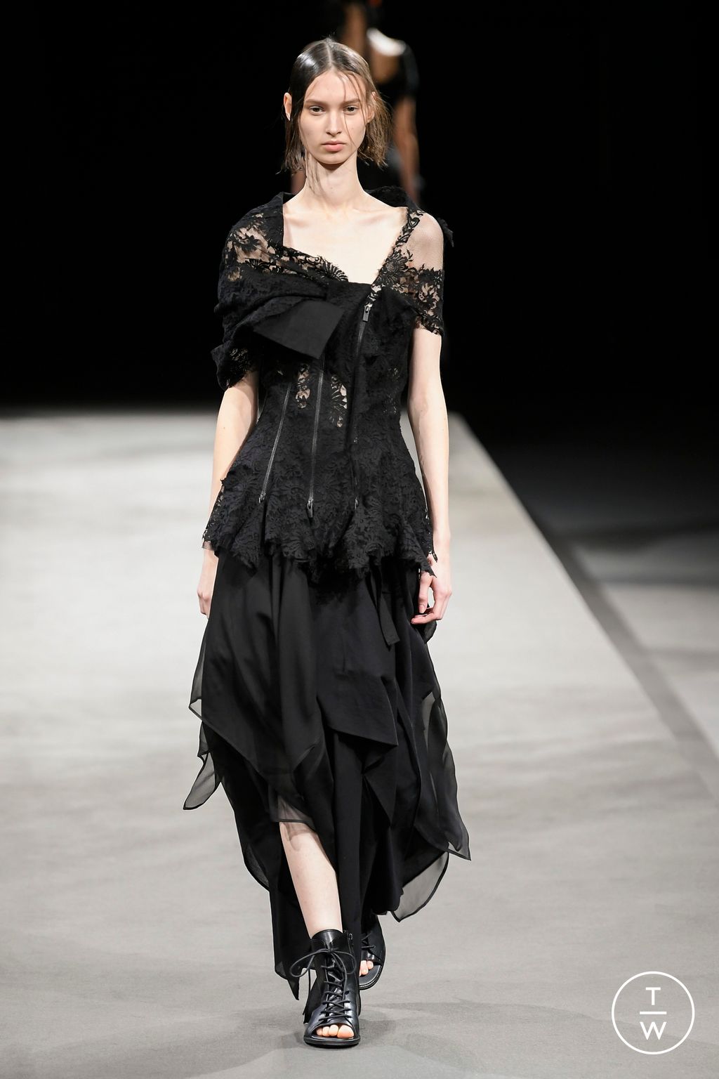Fashion Week Paris Spring/Summer 2023 look 37 from the Yohji Yamamoto collection womenswear