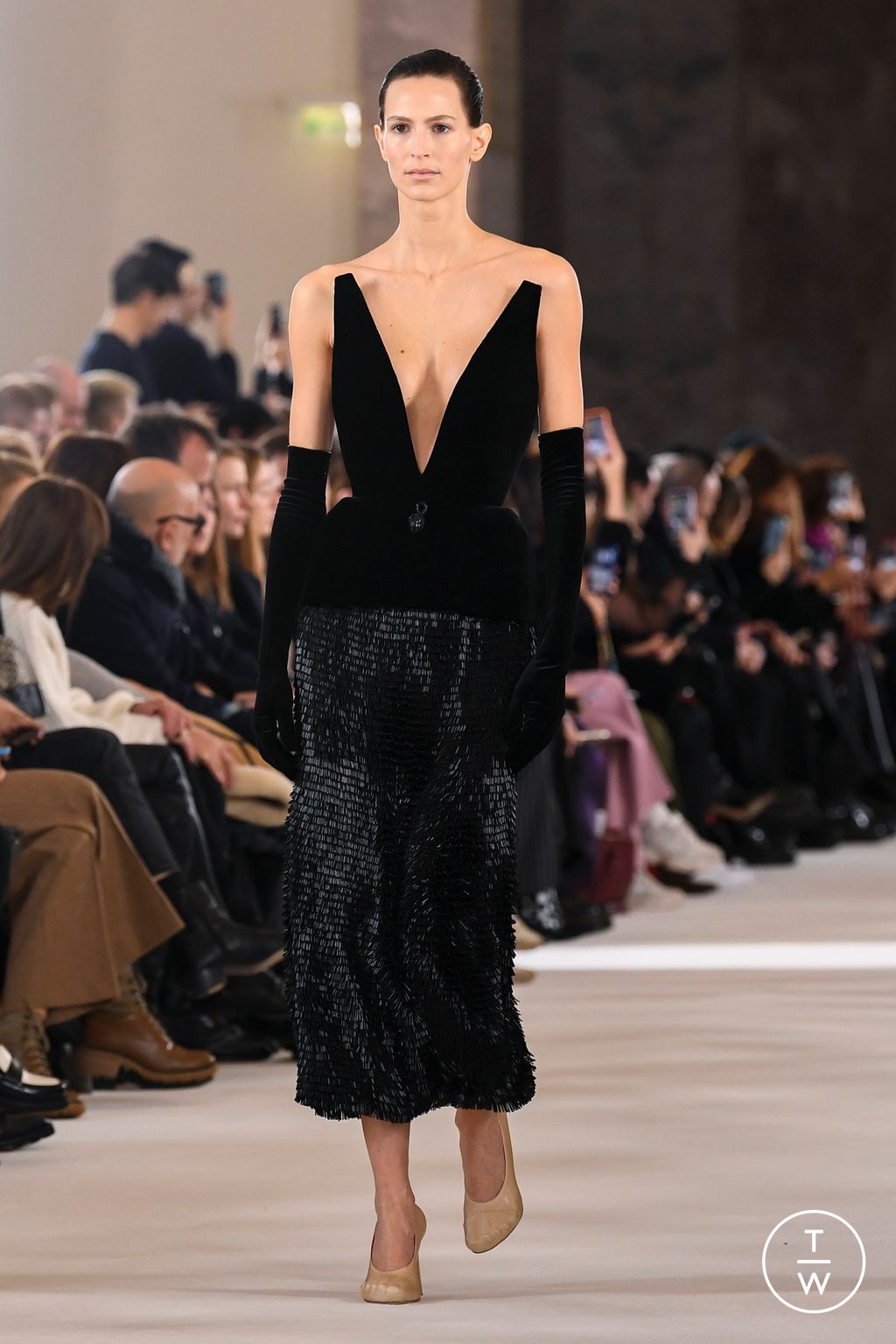 Fashion Week Paris Spring/Summer 2023 look 24 from the Schiaparelli collection couture