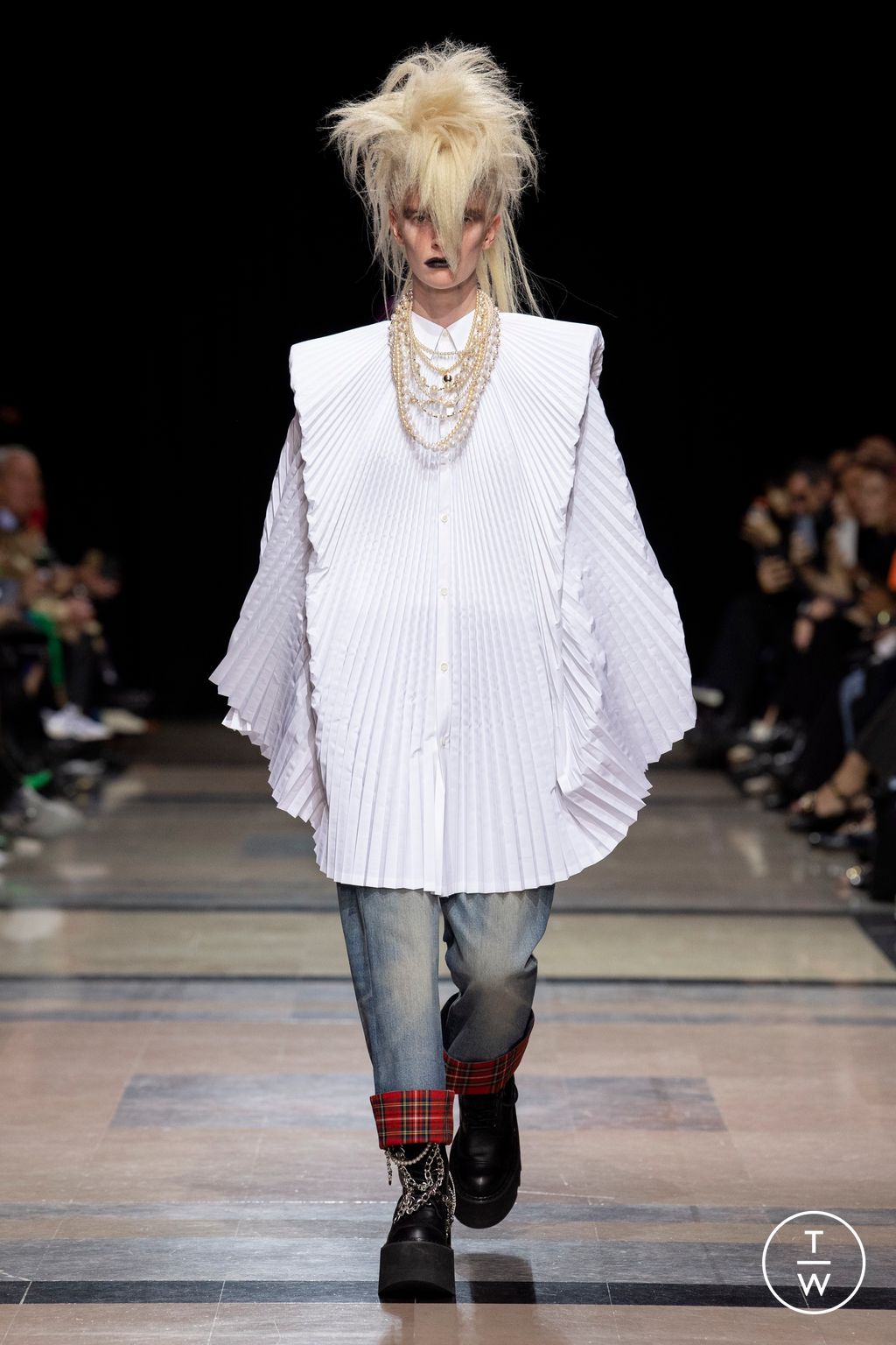 Fashion Week Paris Spring/Summer 2023 look 15 from the Junya Watanabe collection womenswear