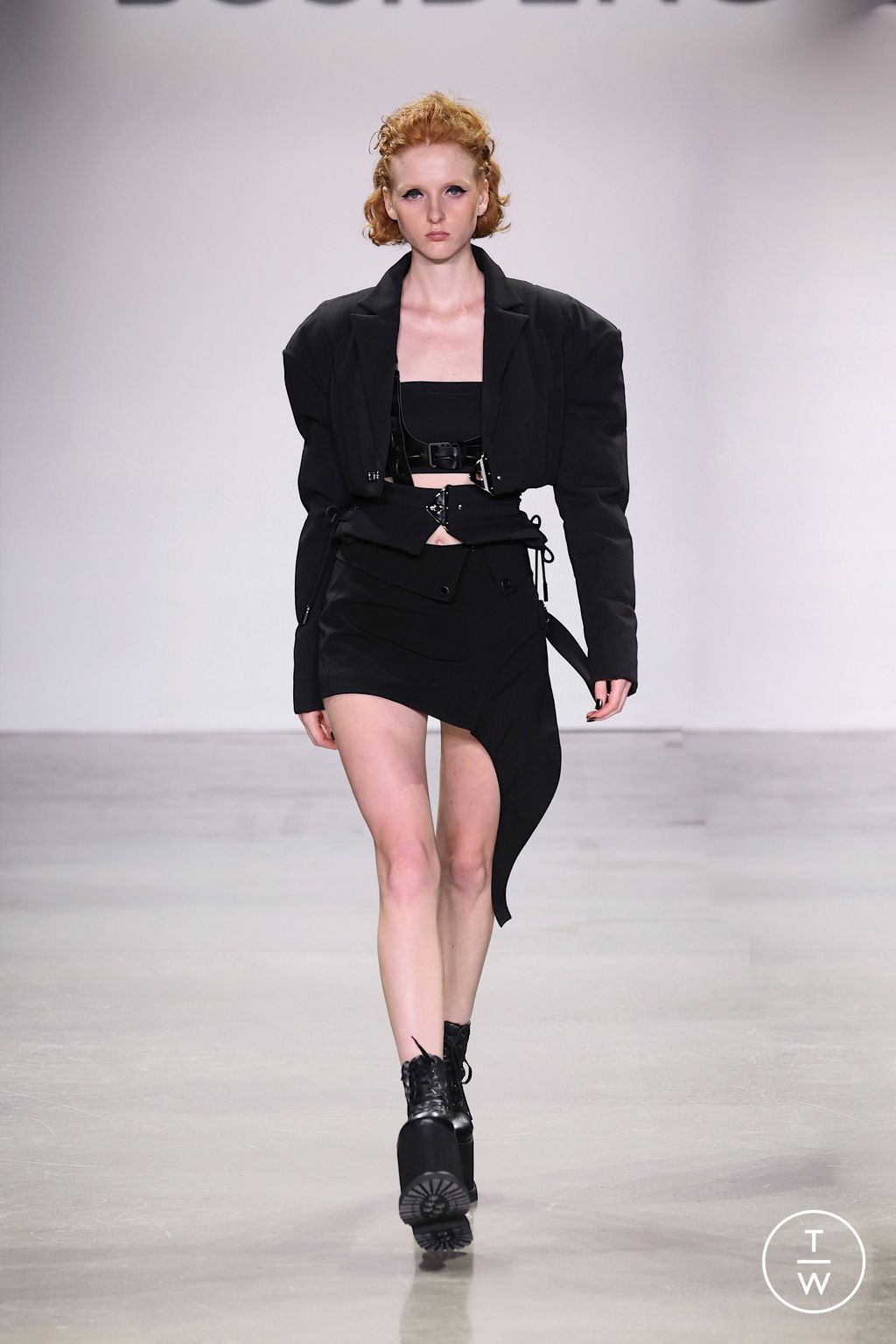 Fashion Week New York Spring/Summer 2023 look 9 from the Bosideng collection 女装
