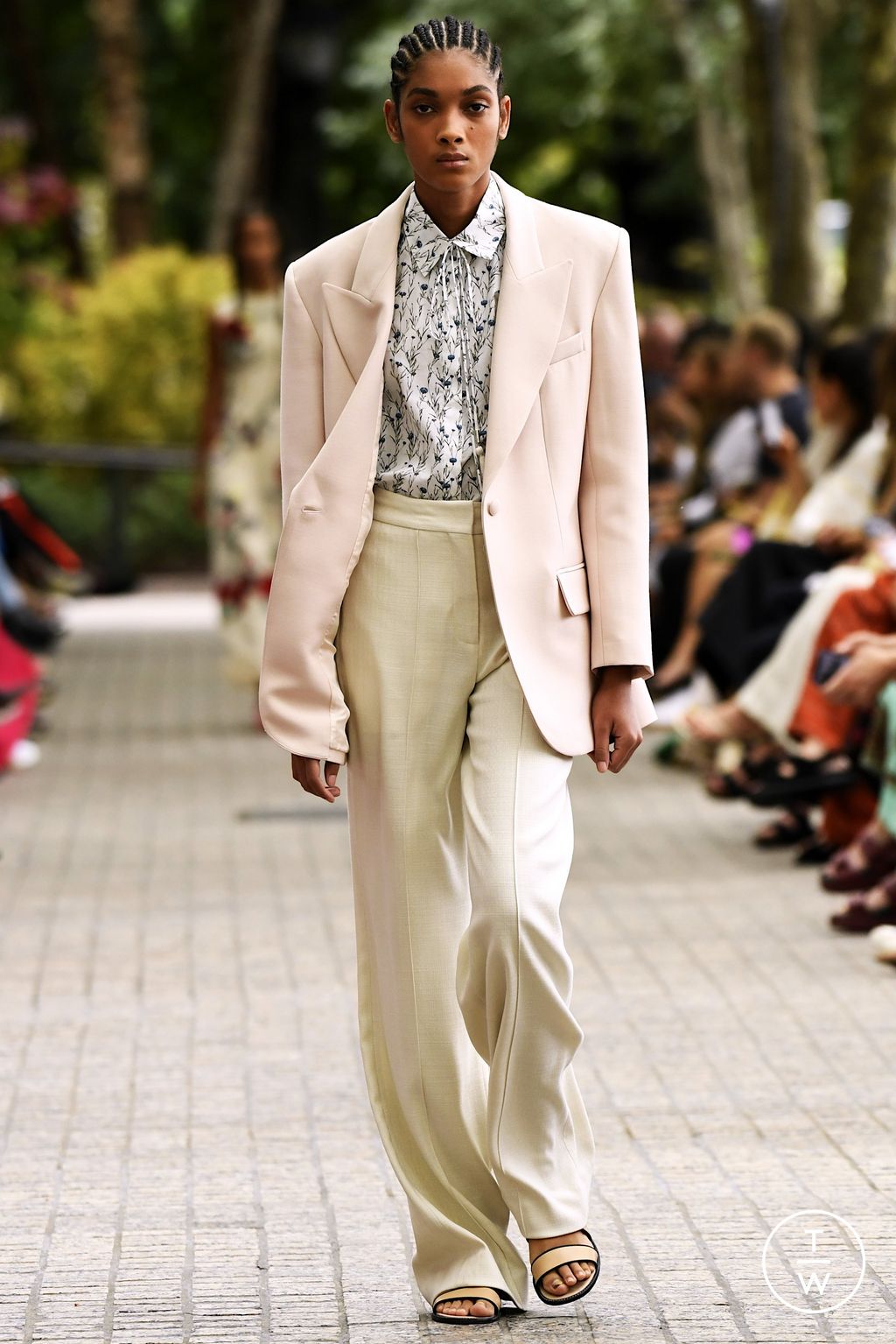 Fashion Week New York Spring/Summer 2023 look 25 de la collection Adam Lippes womenswear