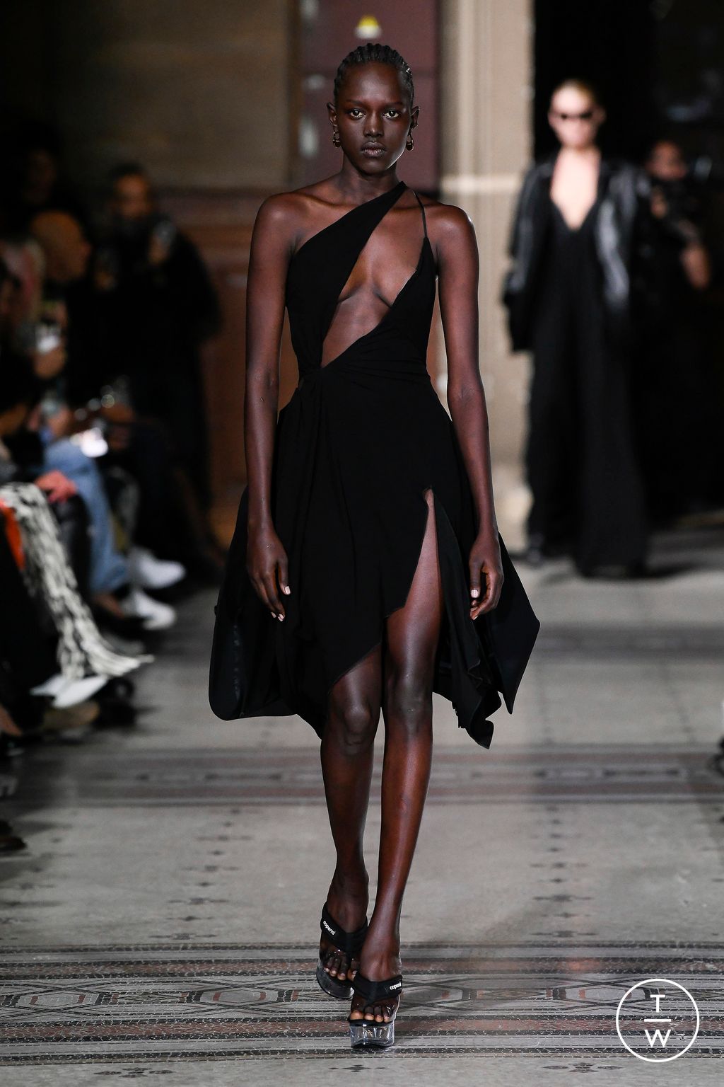 Fashion Week Paris Spring/Summer 2023 look 2 de la collection Coperni womenswear