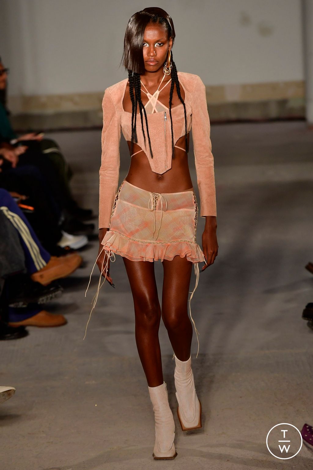 Fashion Week London Spring/Summer 2023 look 29 from the KNWLS collection 女装