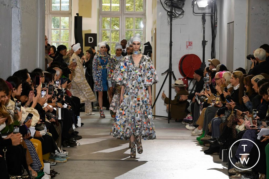 Fashion Week Paris Spring/Summer 2023 look 36 de la collection Anrealage womenswear
