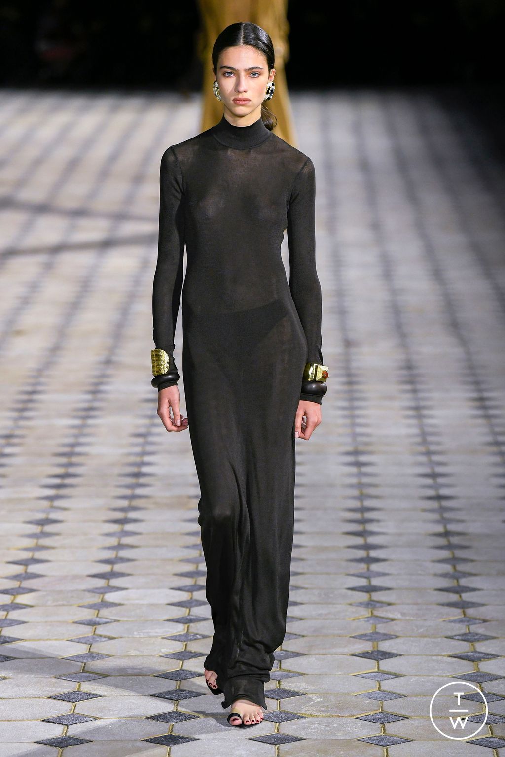 Fashion Week Paris Spring/Summer 2023 look 21 from the Saint Laurent collection womenswear