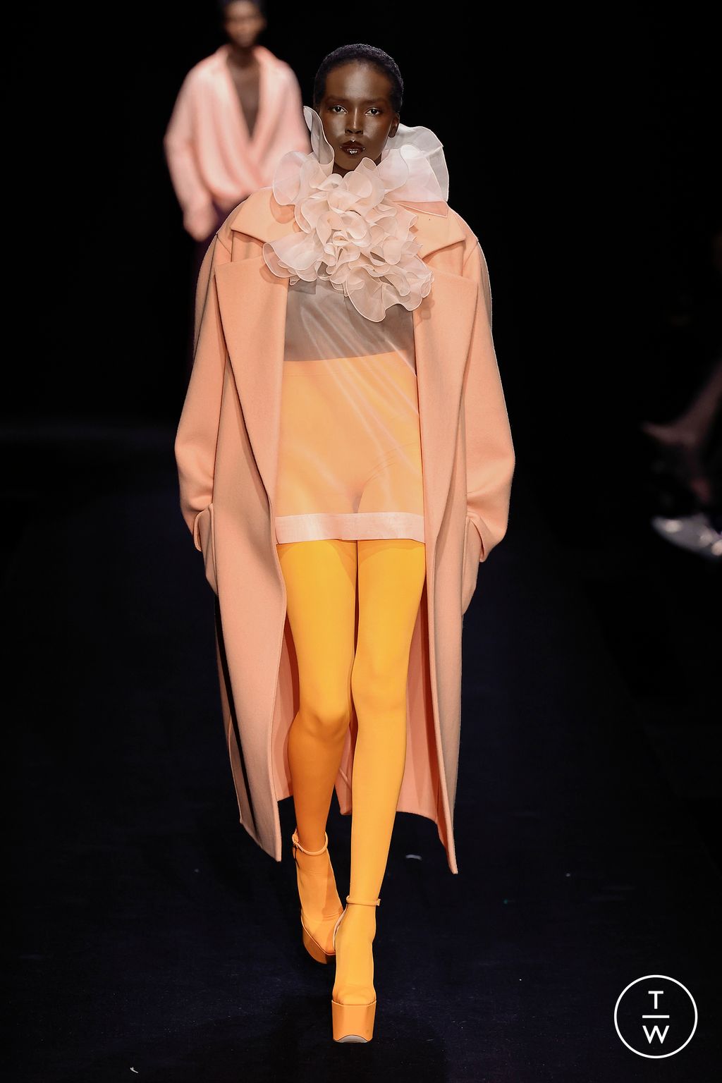 Fashion Week Paris Spring/Summer 2023 look 12 from the Valentino collection couture