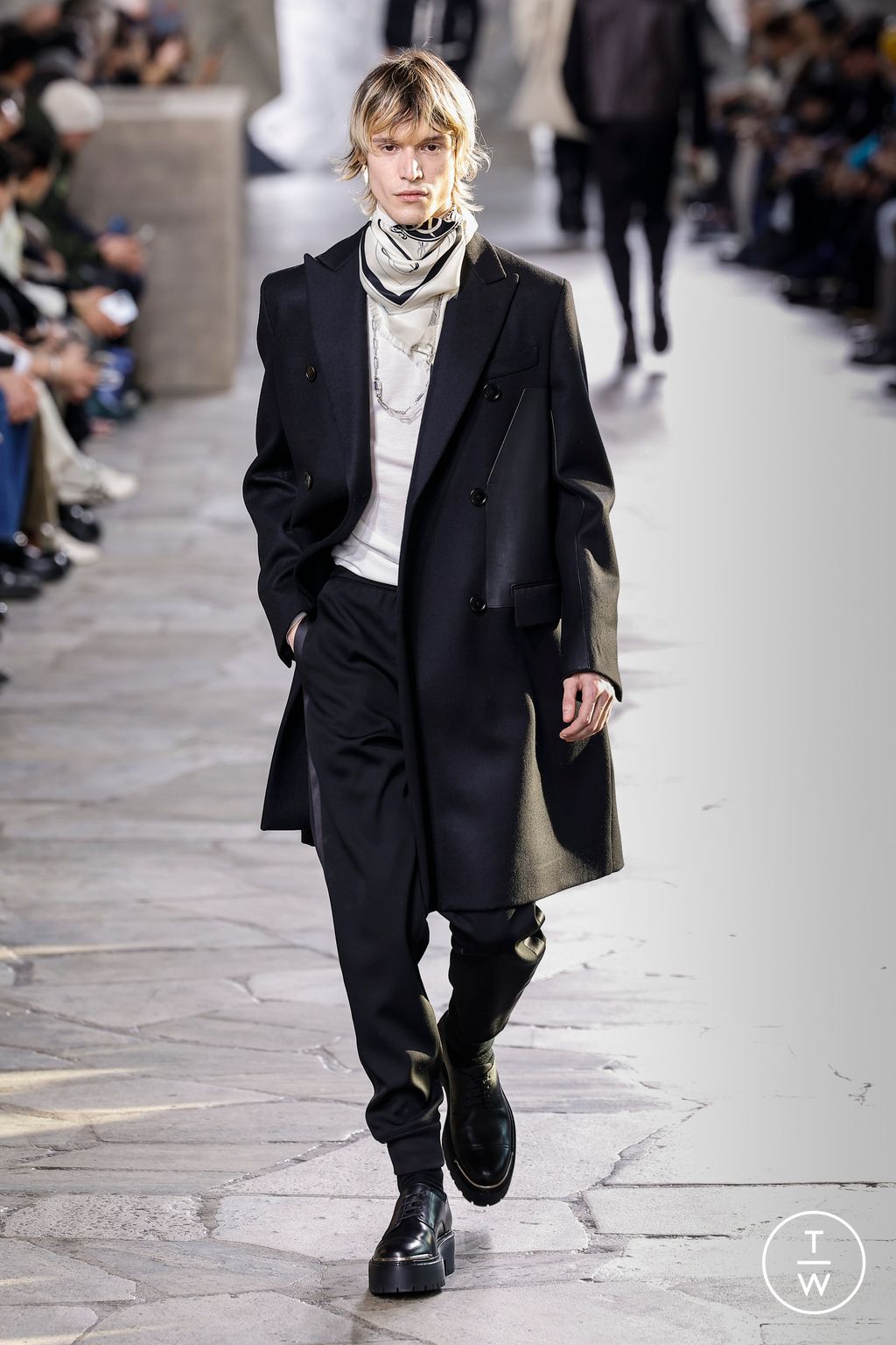 Fashion Week Paris Fall/Winter 2023 look 42 from the Hermès collection menswear