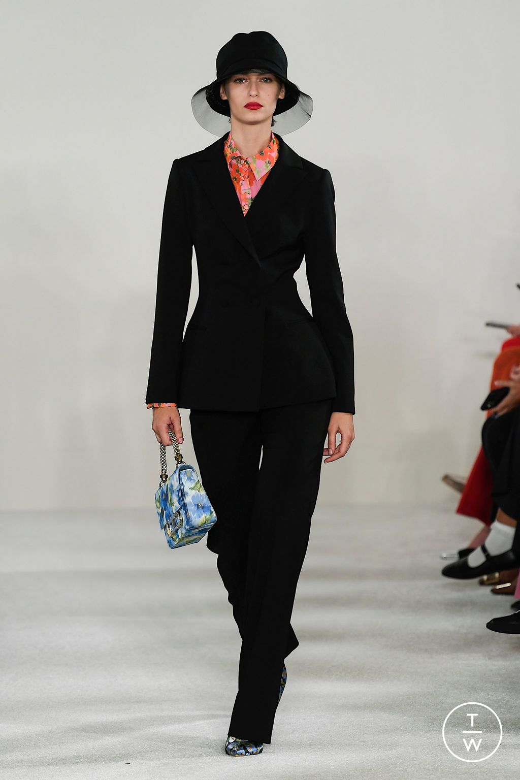 Fashion Week New York Spring/Summer 2023 look 18 from the Carolina Herrera collection 女装