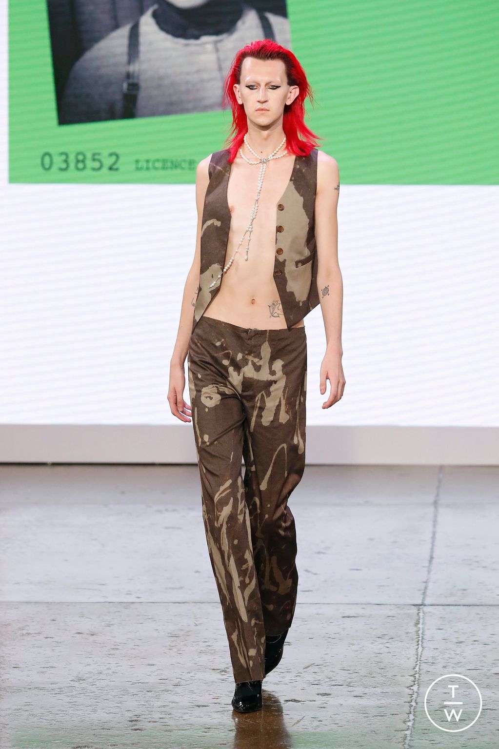 Fashion Week London Spring/Summer 2023 look 12 from the Pam Hogg collection 女装