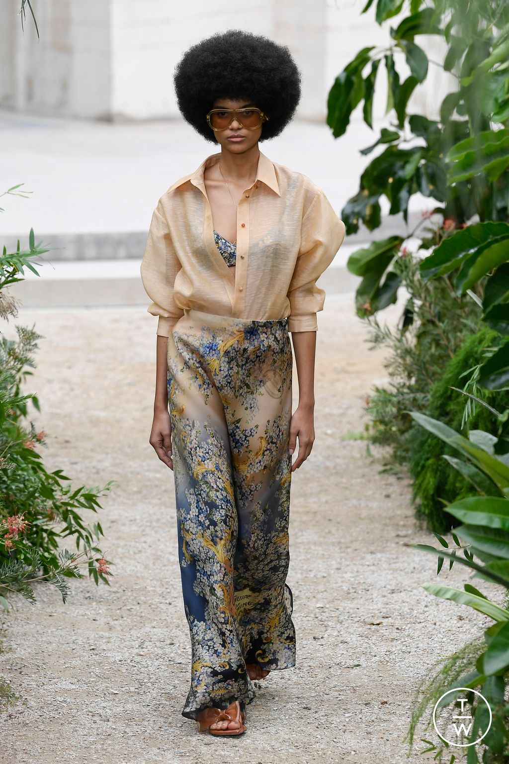 Fashion Week Paris Spring/Summer 2023 look 6 from the Zimmermann collection 女装