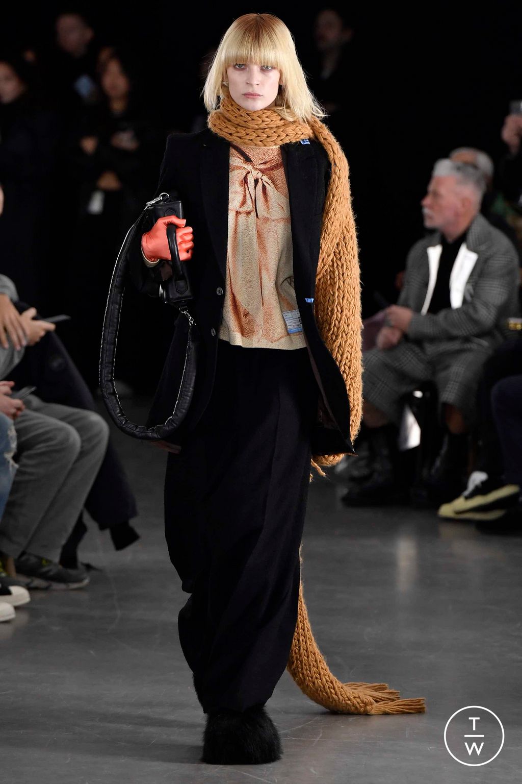 Fashion Week Paris Fall/Winter 2023 look 15 from the Maison Mihara Yasuhiro collection menswear